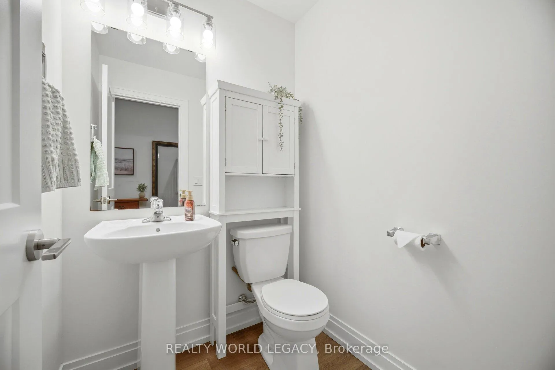 Photo 8 of 37 Westfield Crescent, Hamilton, Waterdown — HOMEH
