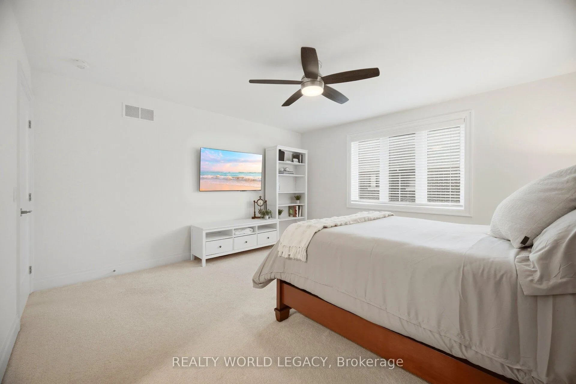 Photo 24 of 37 Westfield Crescent, Hamilton, Waterdown — HOMEH