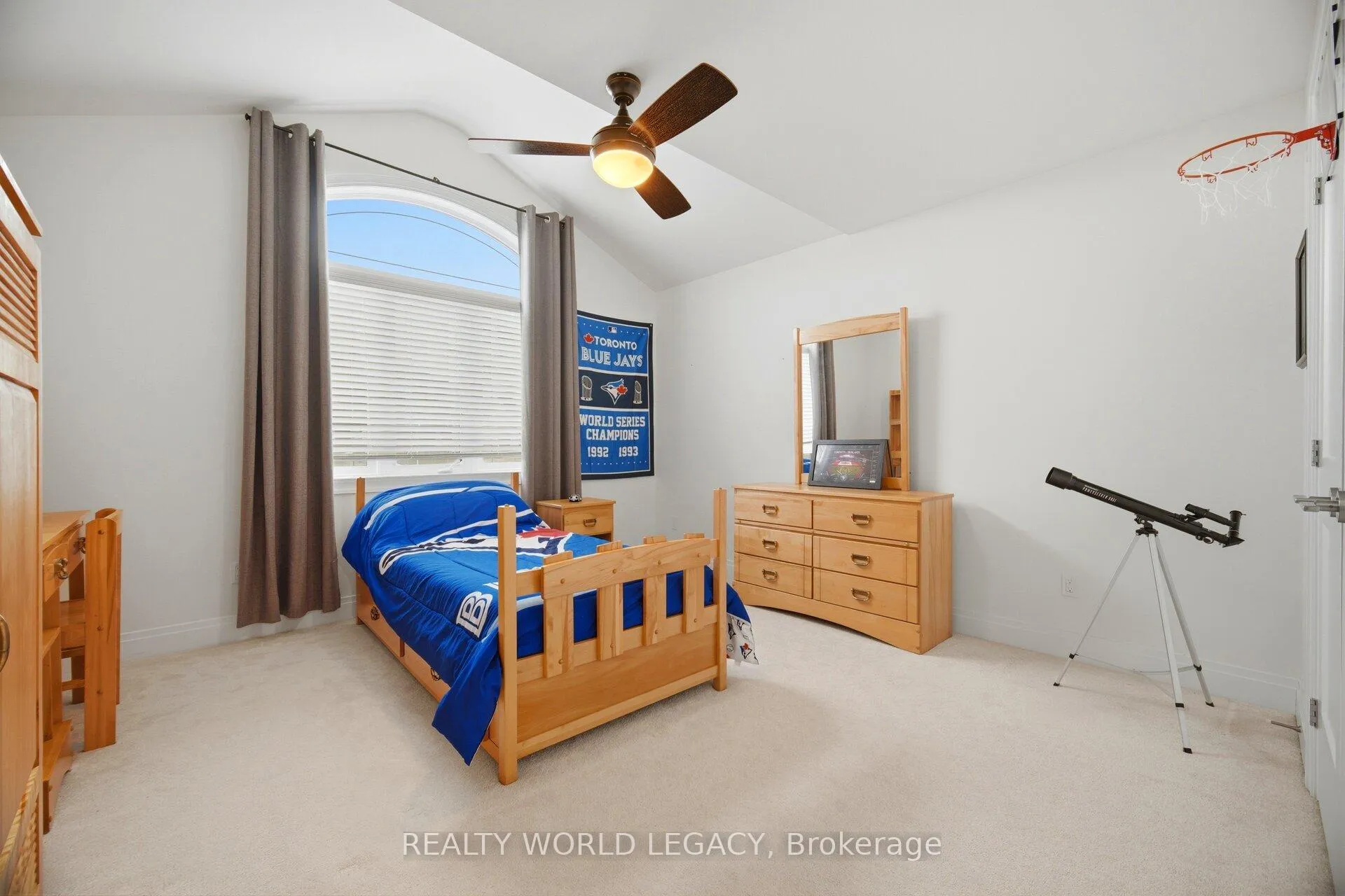 Photo 30 of 37 Westfield Crescent, Hamilton, Waterdown — HOMEH