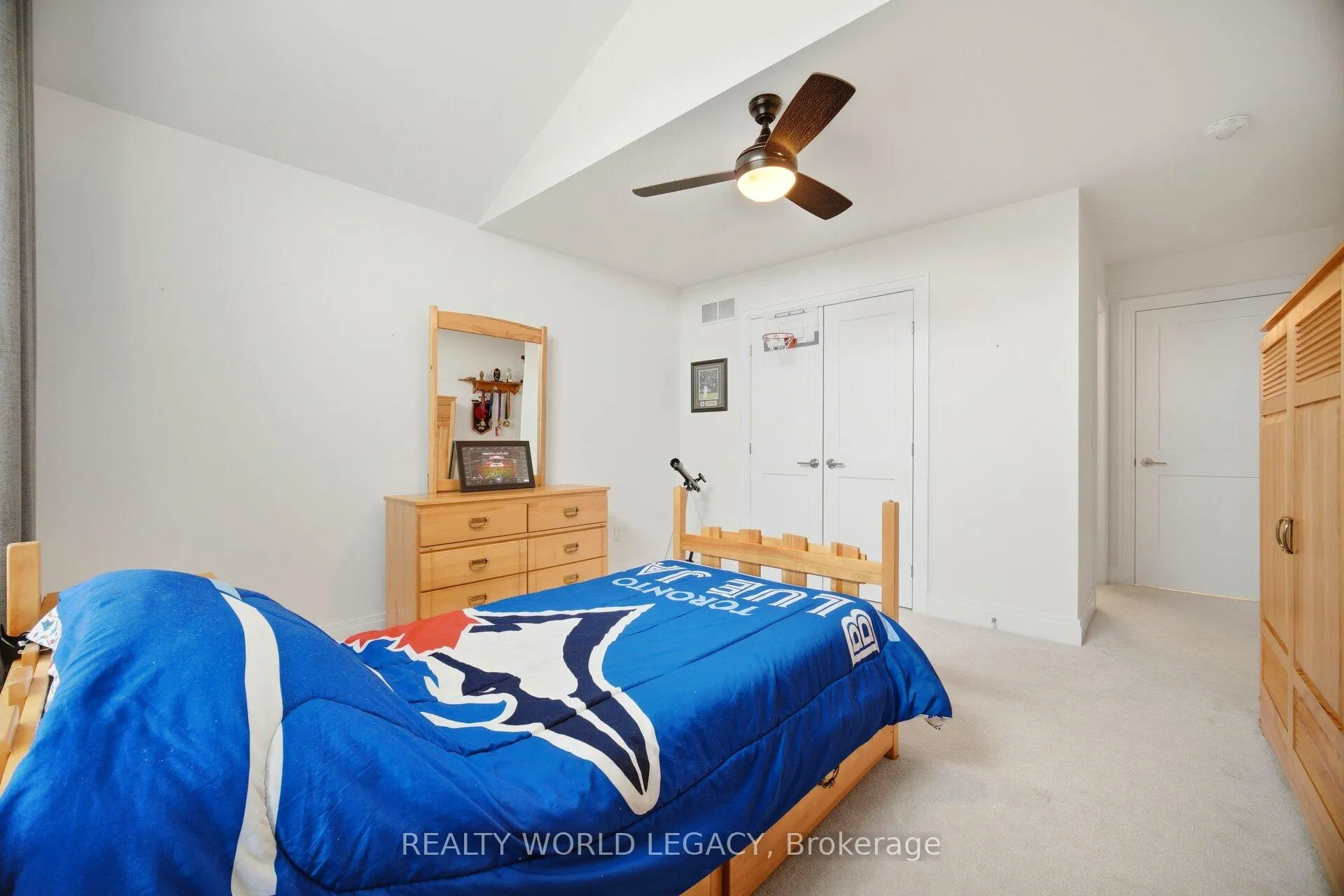 Photo 31 of 37 Westfield Crescent, Hamilton, Waterdown — HOMEH
