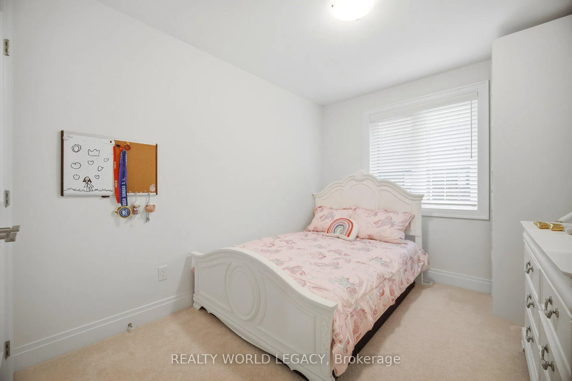 Photo 35 of 37 Westfield Crescent, Hamilton, Waterdown — HOMEH