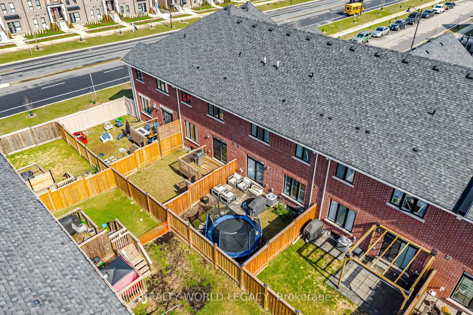 Photo 47 of 37 Westfield Crescent, Hamilton, Waterdown — HOMEH