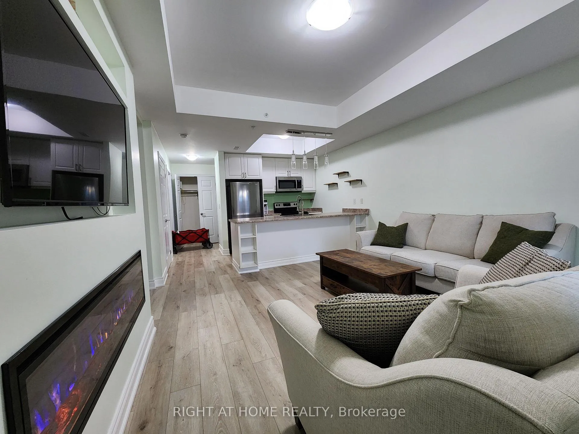 Photo 11 of Unit 413, 650 Gordon Street, Whitby, Port Whitby — HOMEH