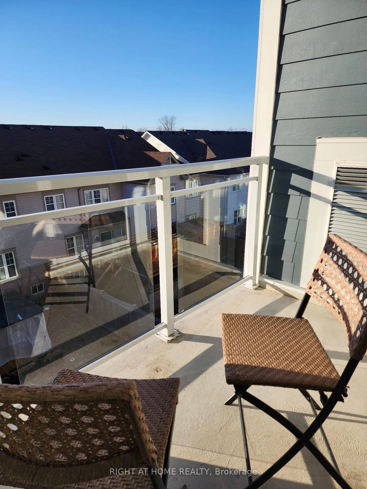 Photo 12 of Unit 413, 650 Gordon Street, Whitby, Port Whitby — HOMEH
