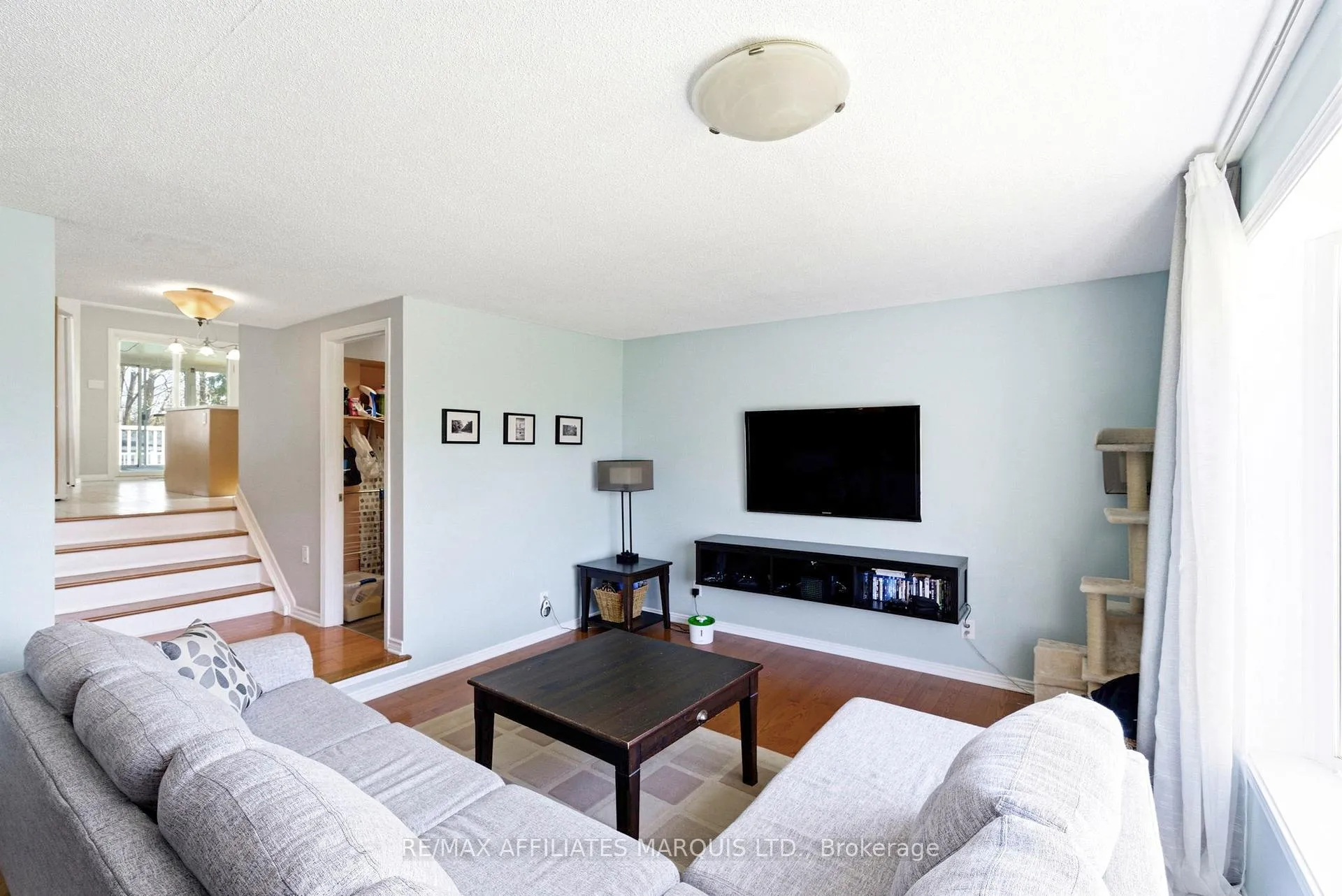Photo 2 of 884 Kenyon Crescent, Cornwall — HOMEH