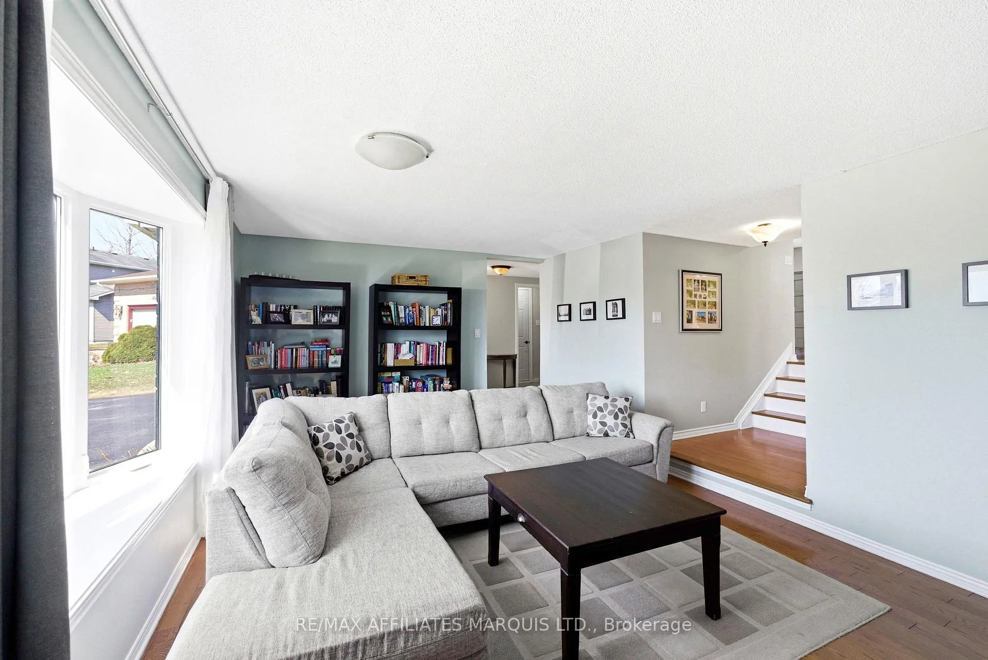 Photo 3 of 884 Kenyon Crescent, Cornwall — HOMEH