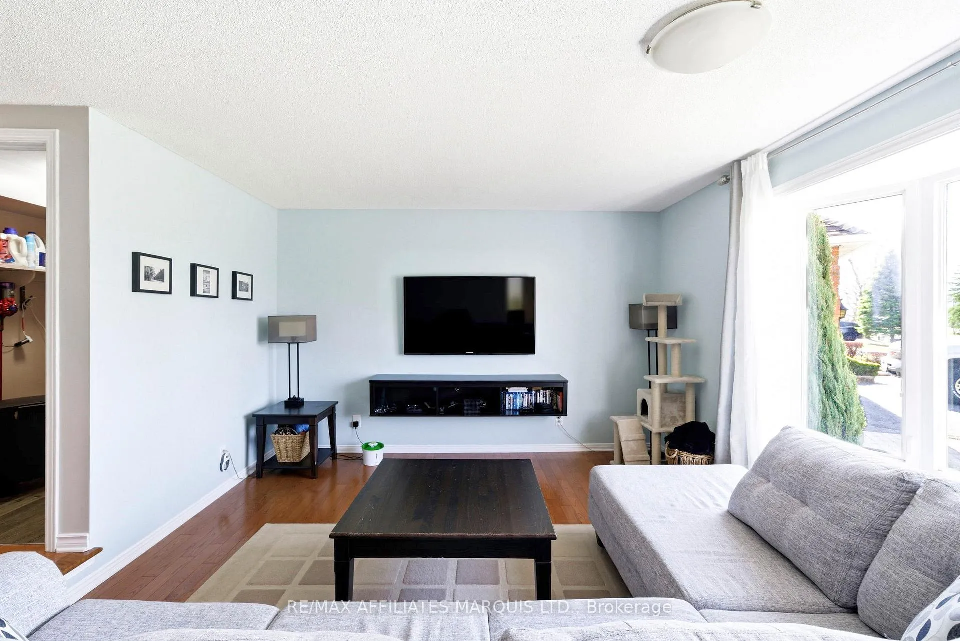Photo 4 of 884 Kenyon Crescent, Cornwall — HOMEH