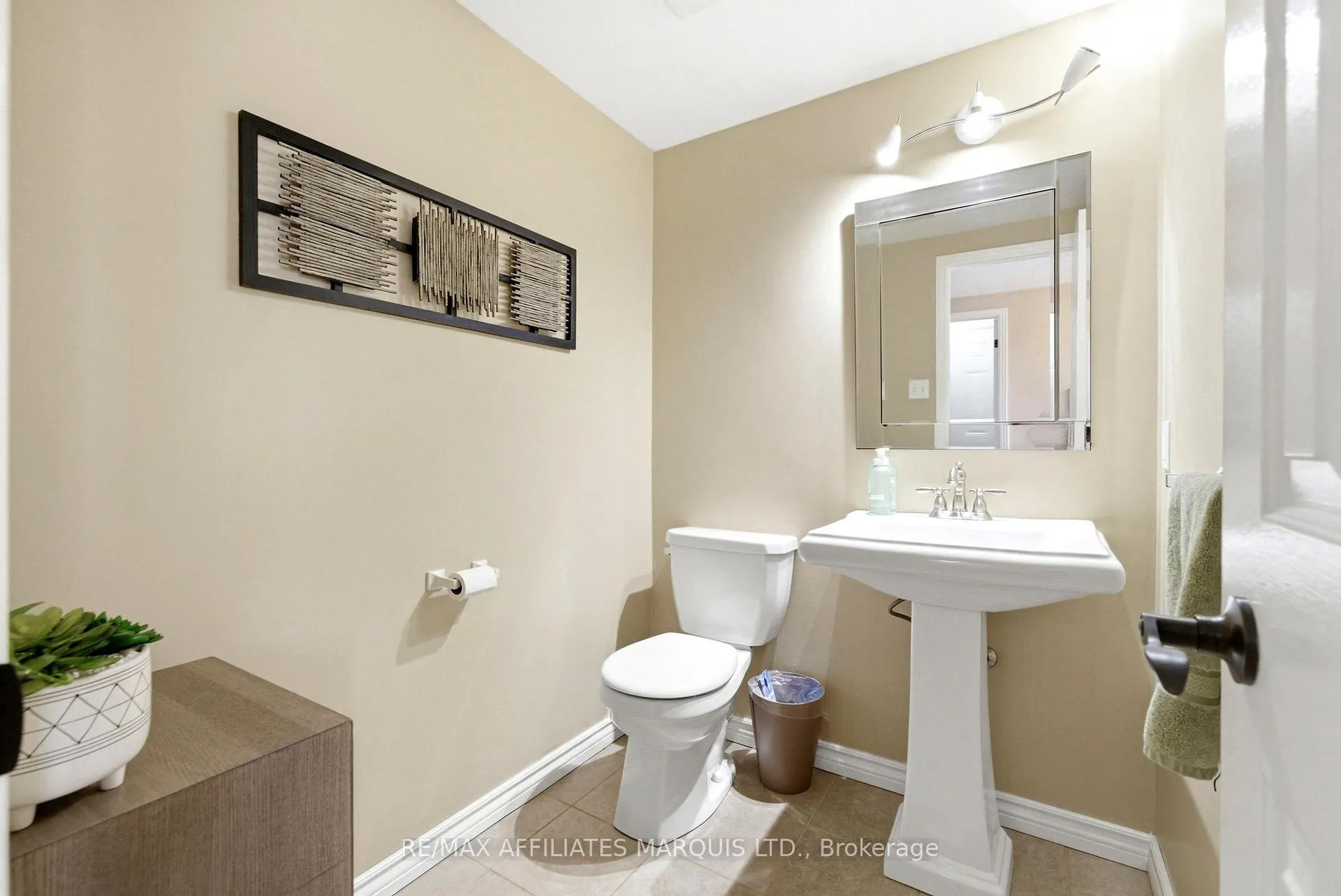 Photo 32 of 884 Kenyon Crescent, Cornwall — HOMEH