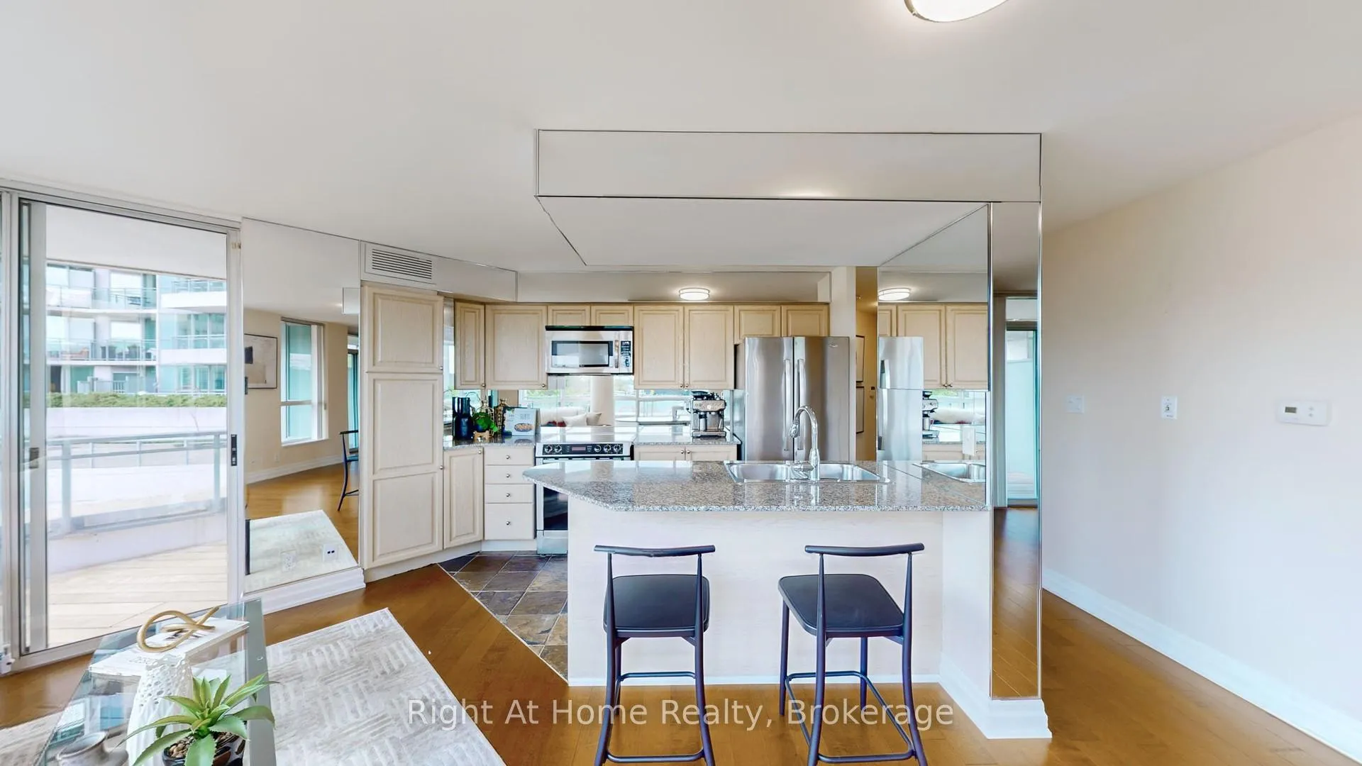 Photo 4 of Unit 209, 228 Queens Quay W, Toronto, Waterfront Communities — HOMEH
