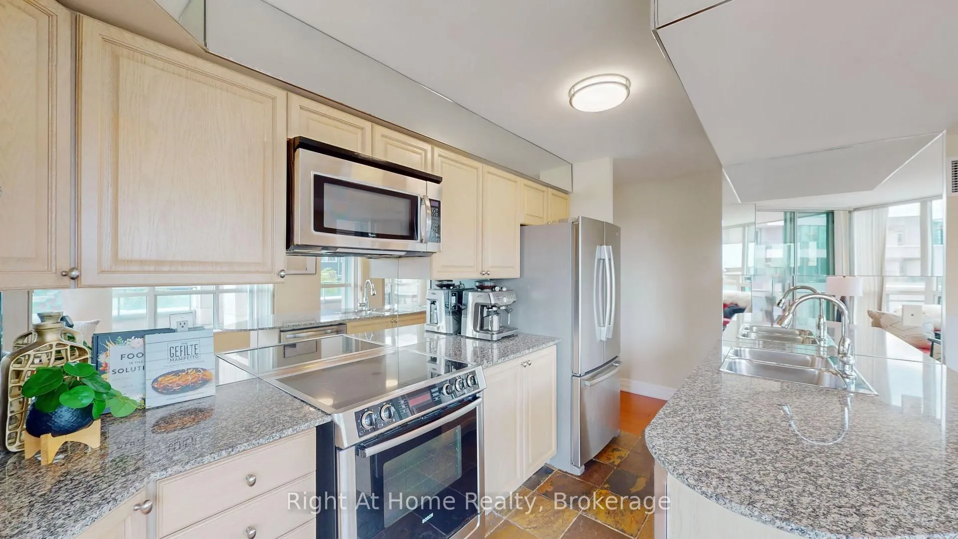 Photo 5 of Unit 209, 228 Queens Quay W, Toronto, Waterfront Communities — HOMEH