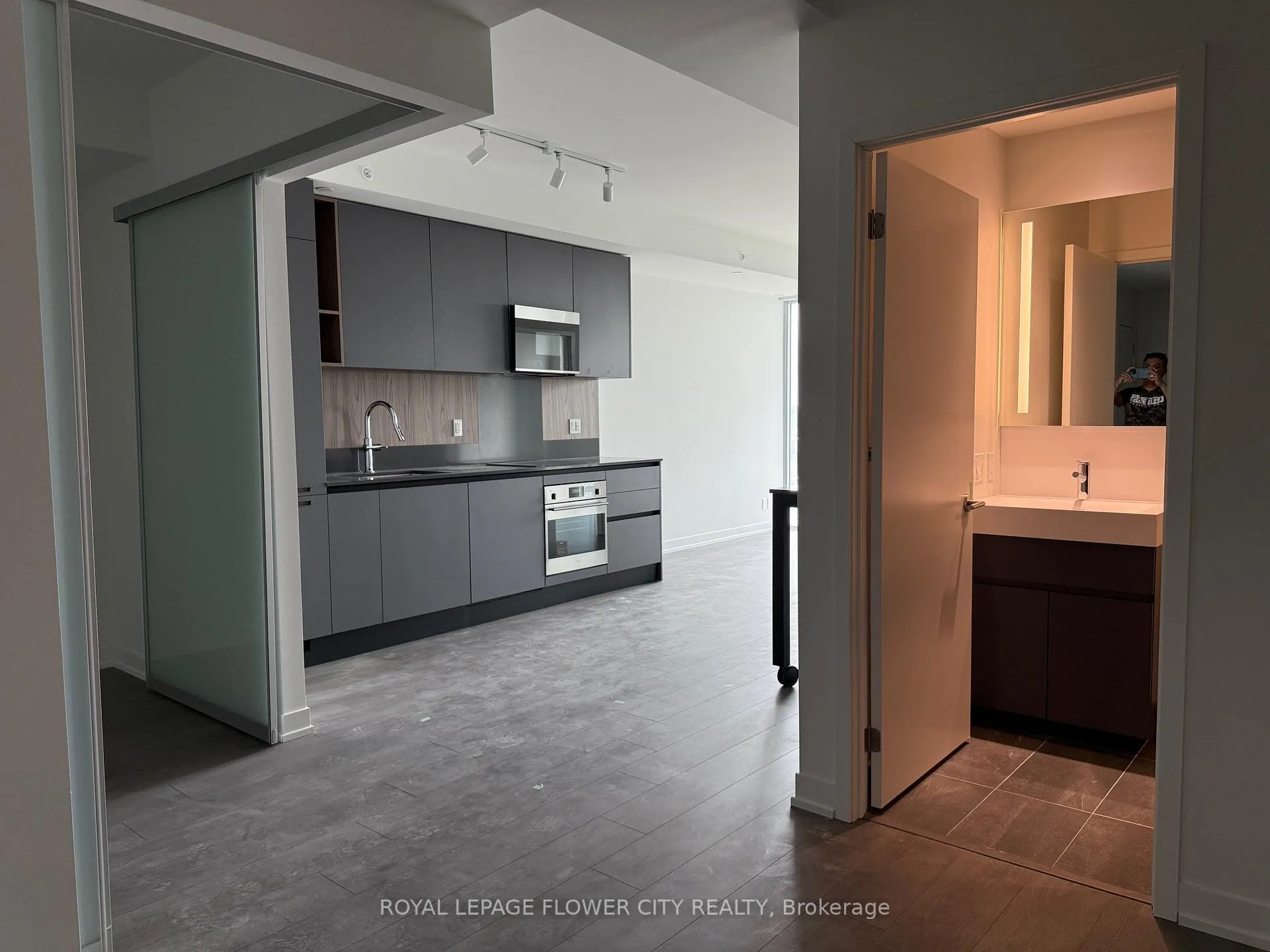 Photo 7 of Unit 1801, 39 Mary Street, Barrie, City Centre — HOMEH
