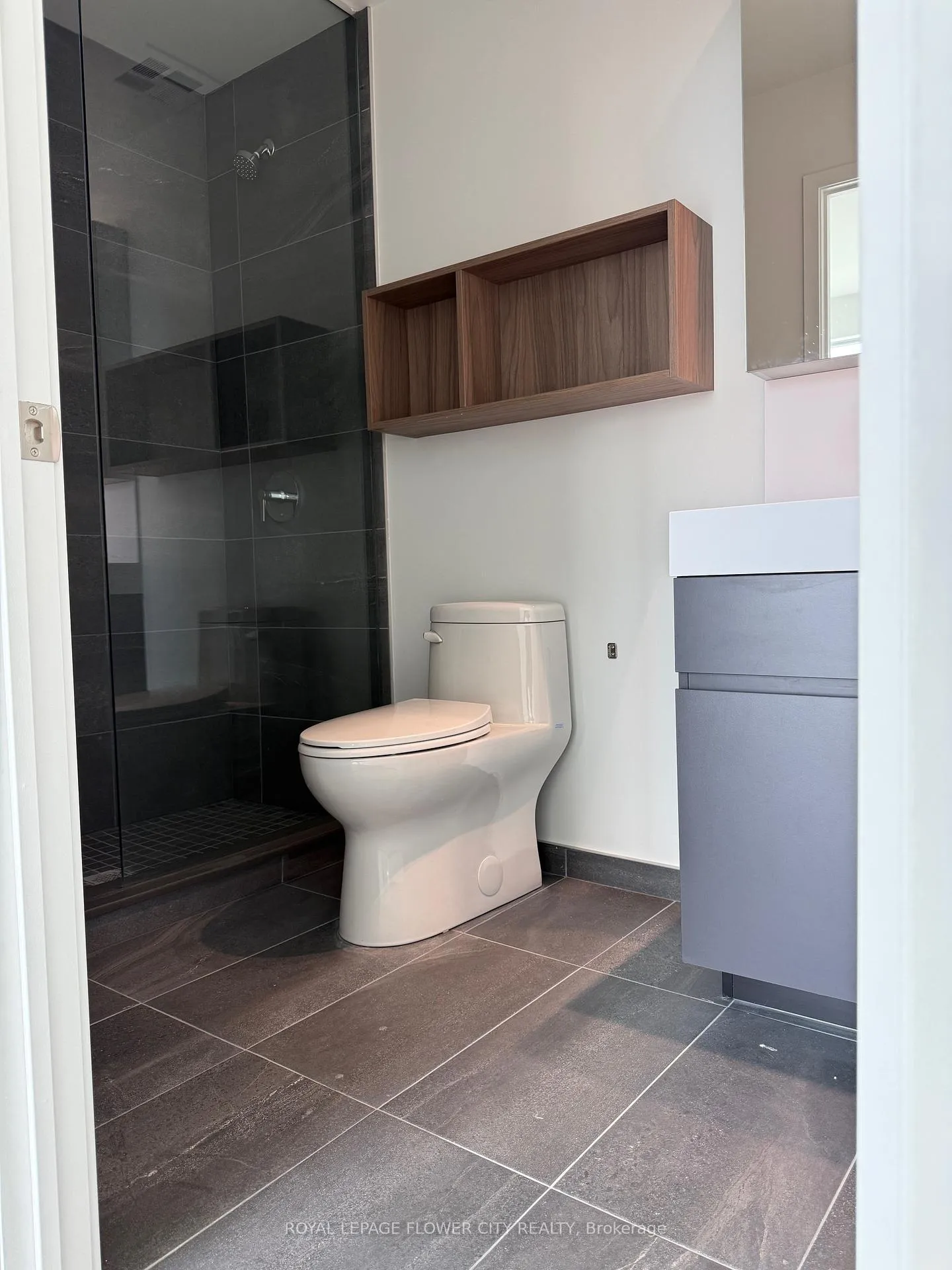 Photo 9 of Unit 1801, 39 Mary Street, Barrie, City Centre — HOMEH