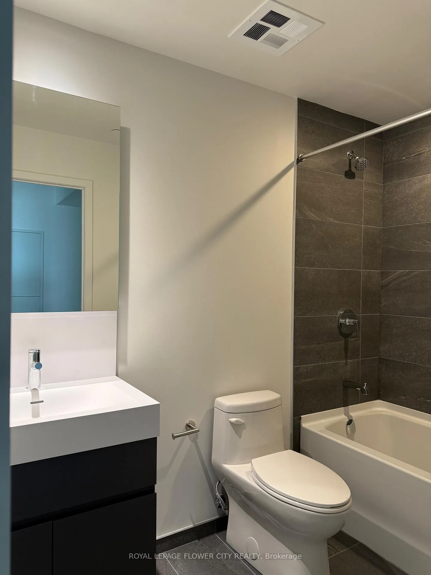Photo 10 of Unit 1801, 39 Mary Street, Barrie, City Centre — HOMEH