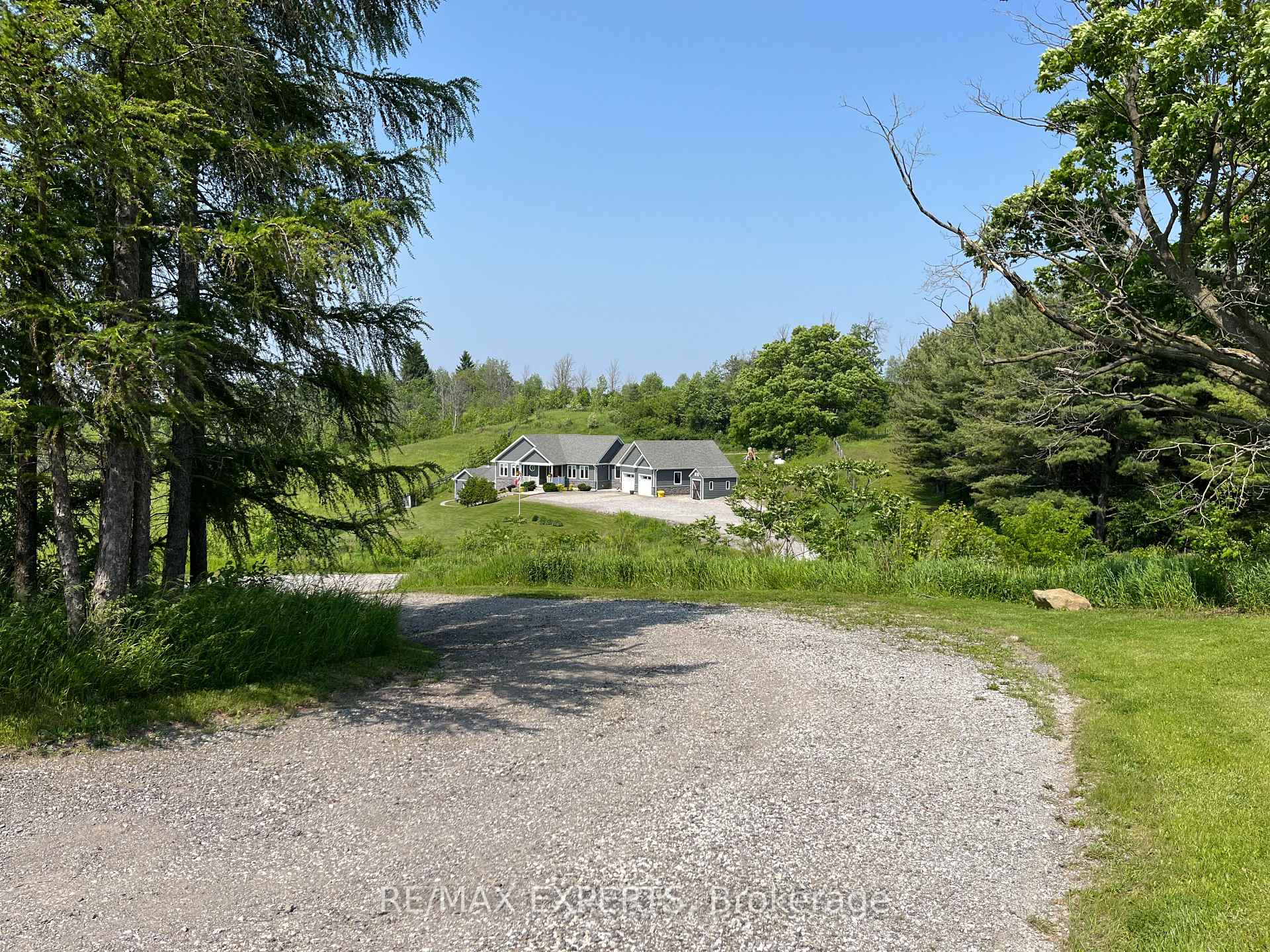 Photo 3 of 5541 Trafalgar Road, Erin, Rural Erin — HOMEH