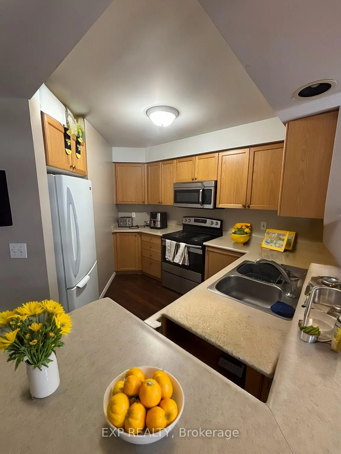 Photo 2 of 27 Eugene Drive, Guelph, Pineridge/Westminster Woods — HOMEH