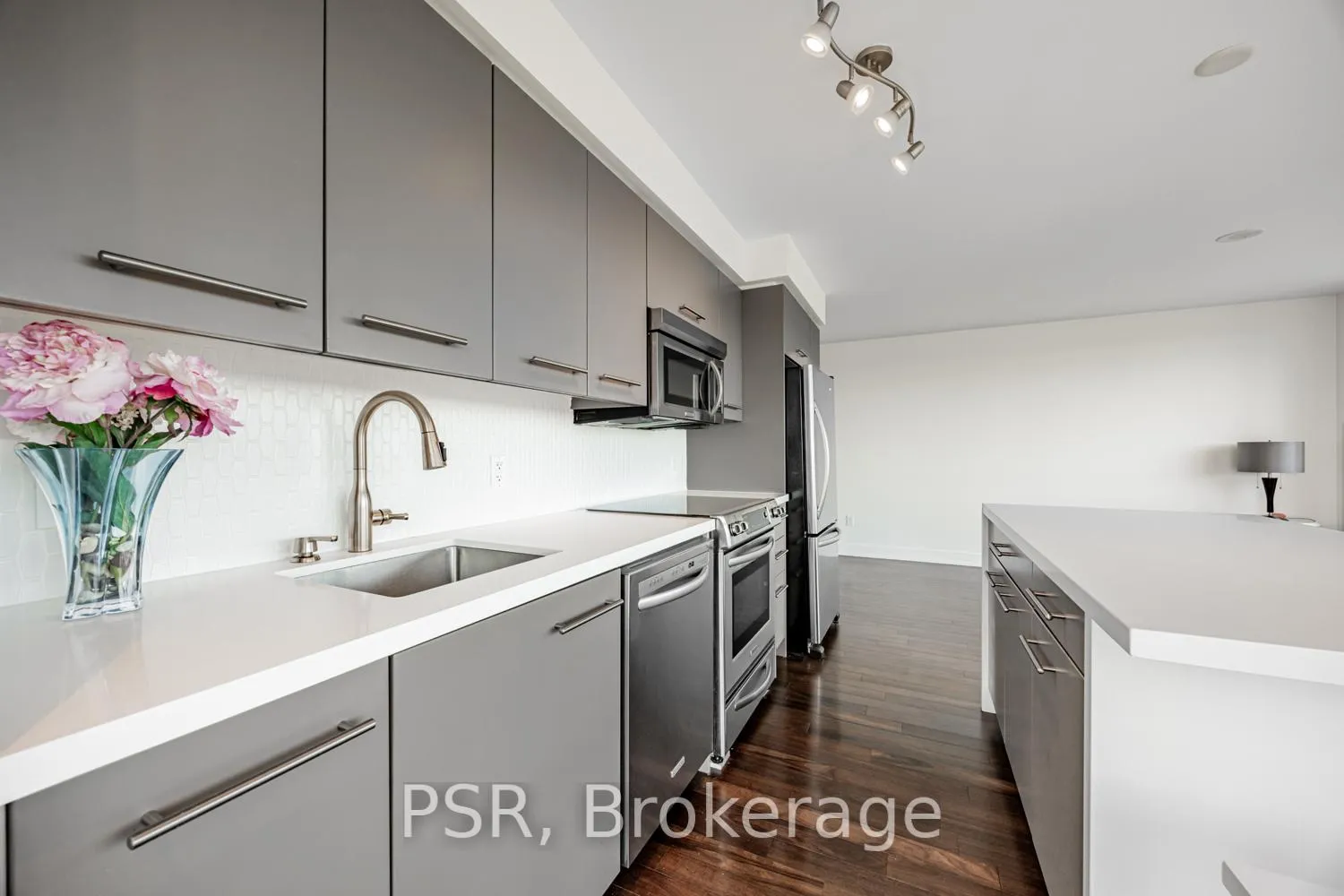 Photo 4 of Unit 708, 1048 Broadview Avenue, Toronto, Broadview North — HOMEH