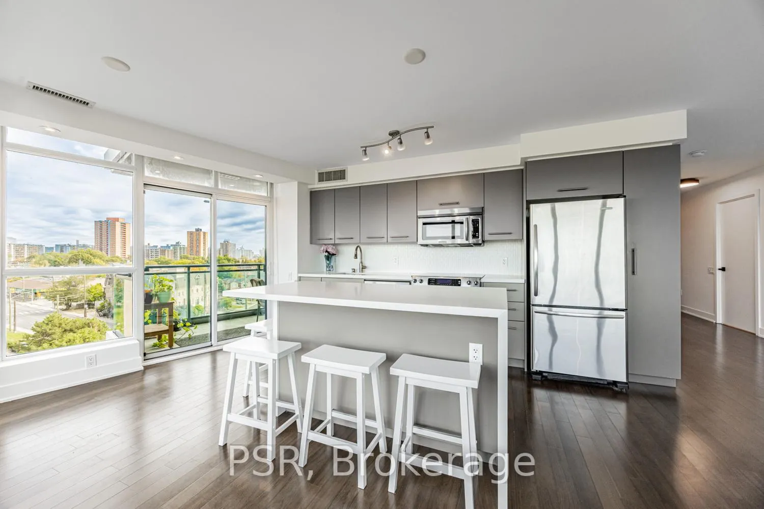 Photo 8 of Unit 708, 1048 Broadview Avenue, Toronto, Broadview North — HOMEH