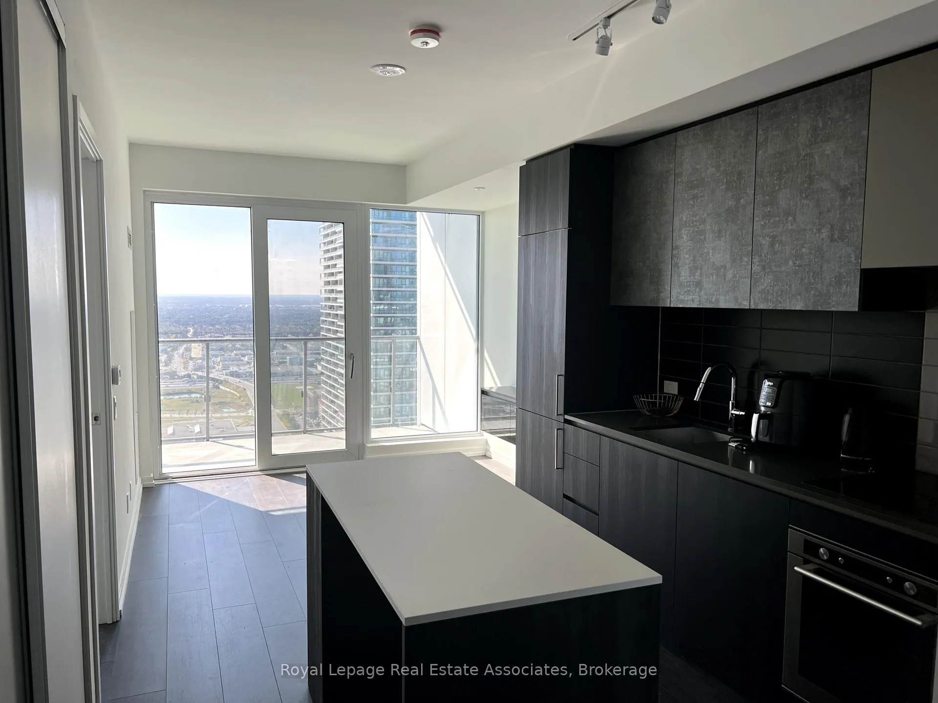 Photo 6 of Unit 5003, 7890 Jane Street, Vaughan, Vaughan Corporate Centre — HOMEH