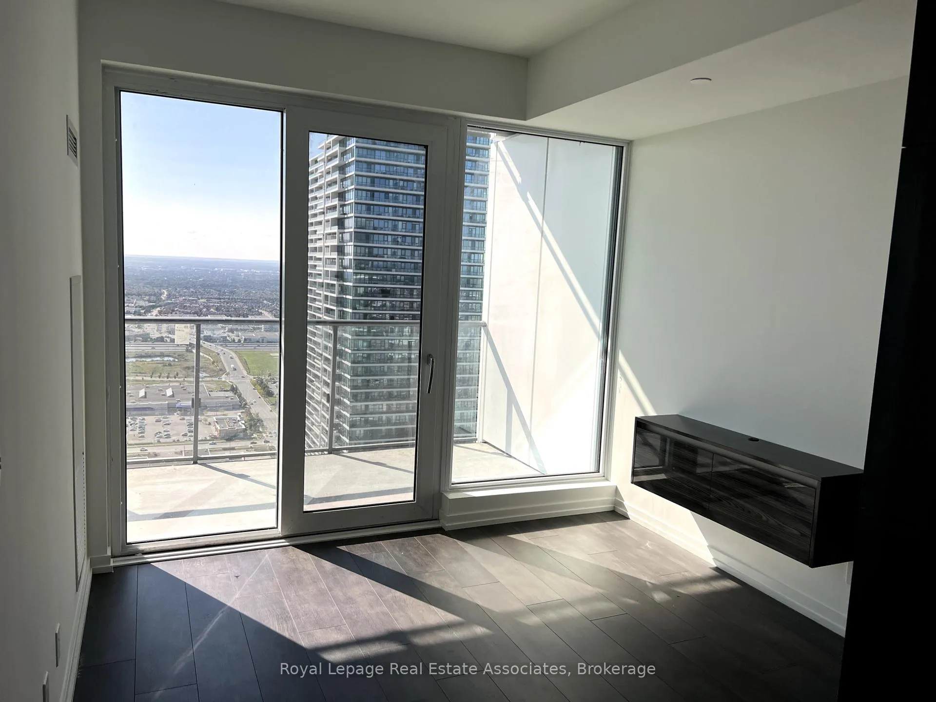 Photo 9 of Unit 5003, 7890 Jane Street, Vaughan, Vaughan Corporate Centre — HOMEH