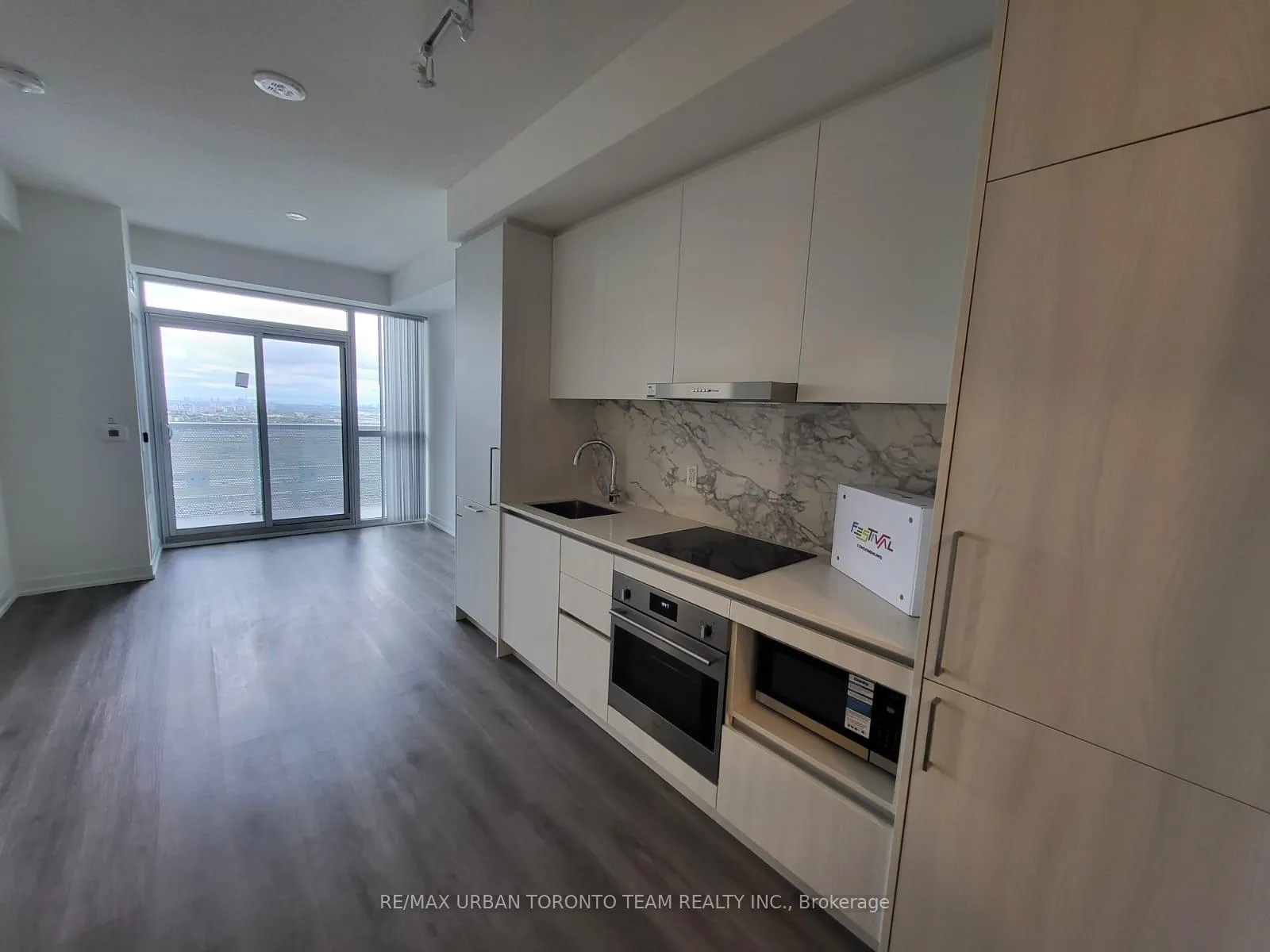 Photo 3 of Unit 3903, 225 Commerce Street, Vaughan, Vaughan Corporate Centre — HOMEH