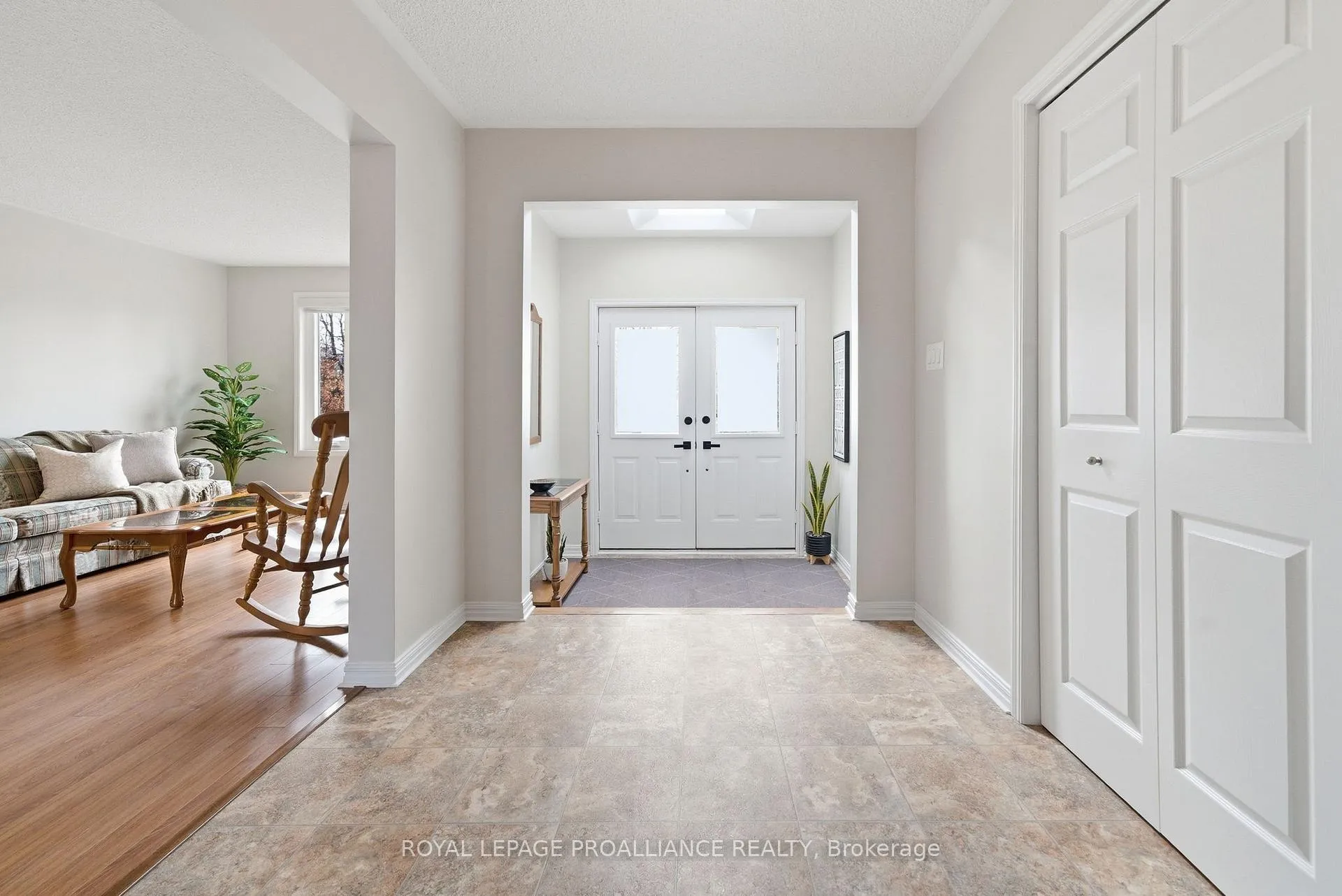 Photo 4 of 6 Thompson Court, Belleville, Belleville Ward — HOMEH