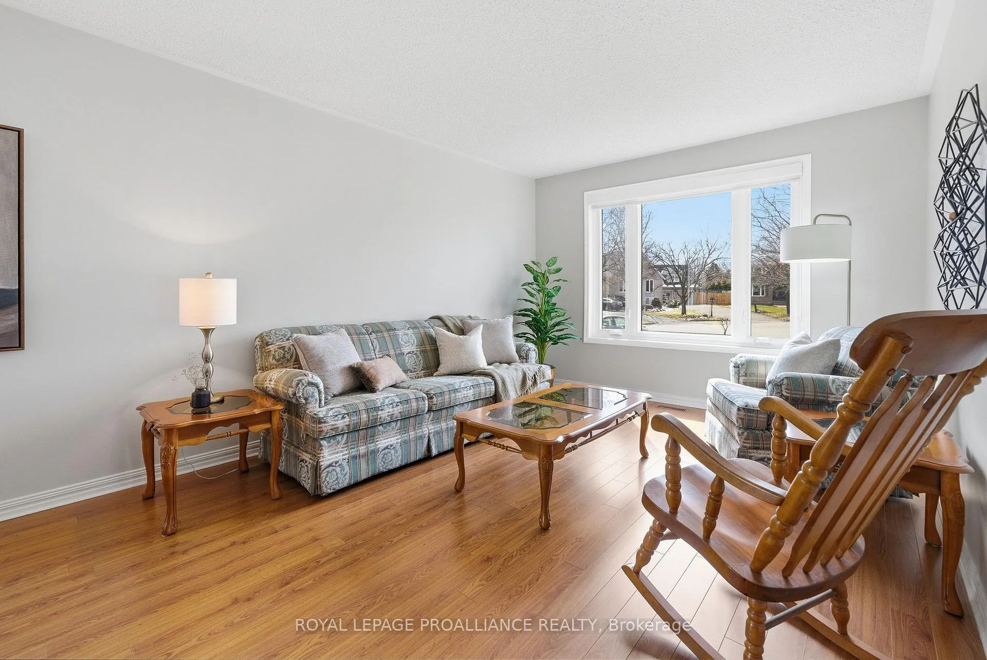 Photo 7 of 6 Thompson Court, Belleville, Belleville Ward — HOMEH