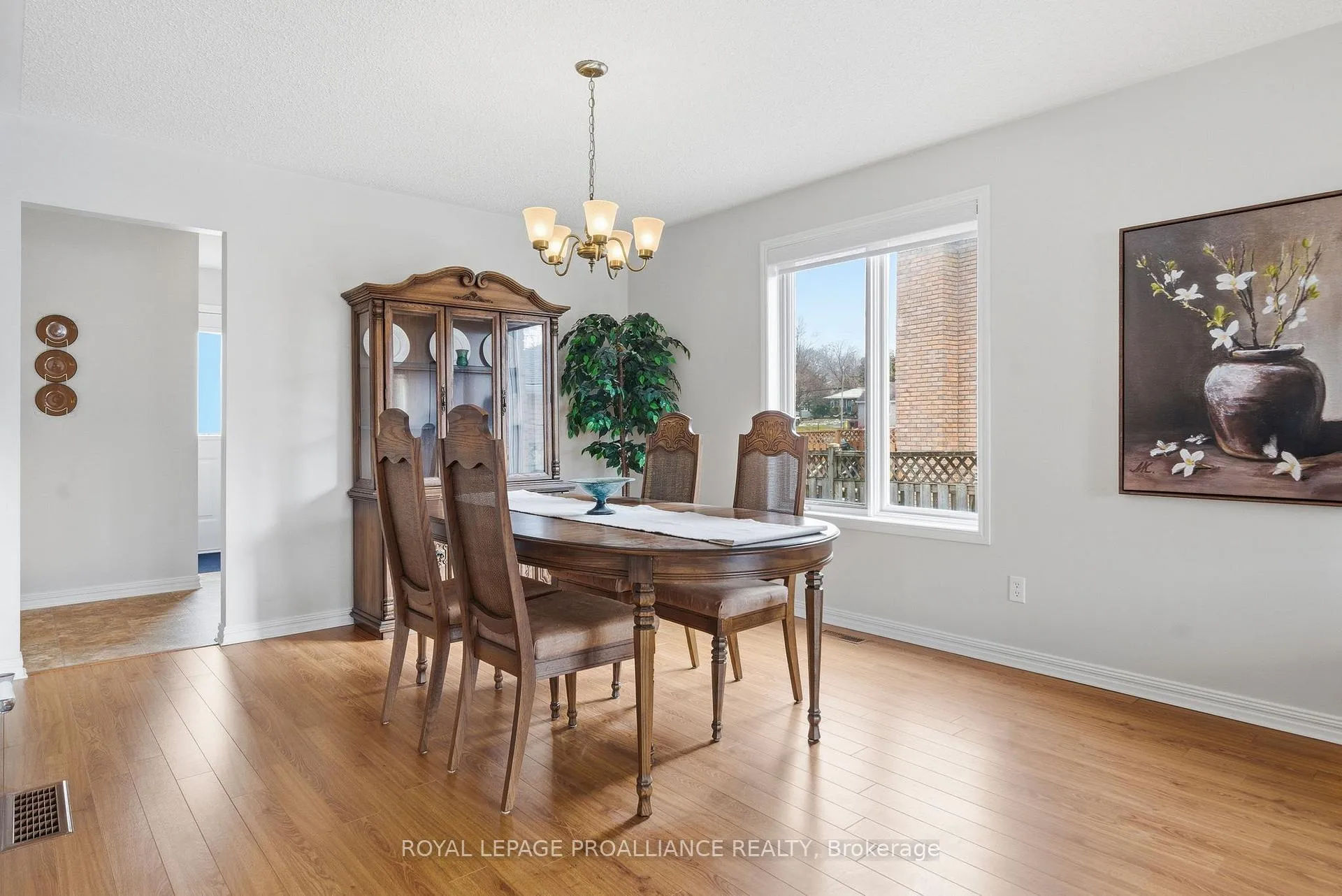 Photo 10 of 6 Thompson Court, Belleville, Belleville Ward — HOMEH