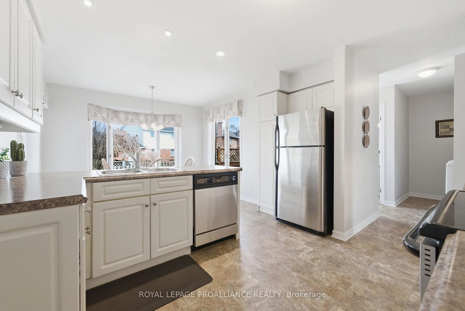 Photo 16 of 6 Thompson Court, Belleville, Belleville Ward — HOMEH