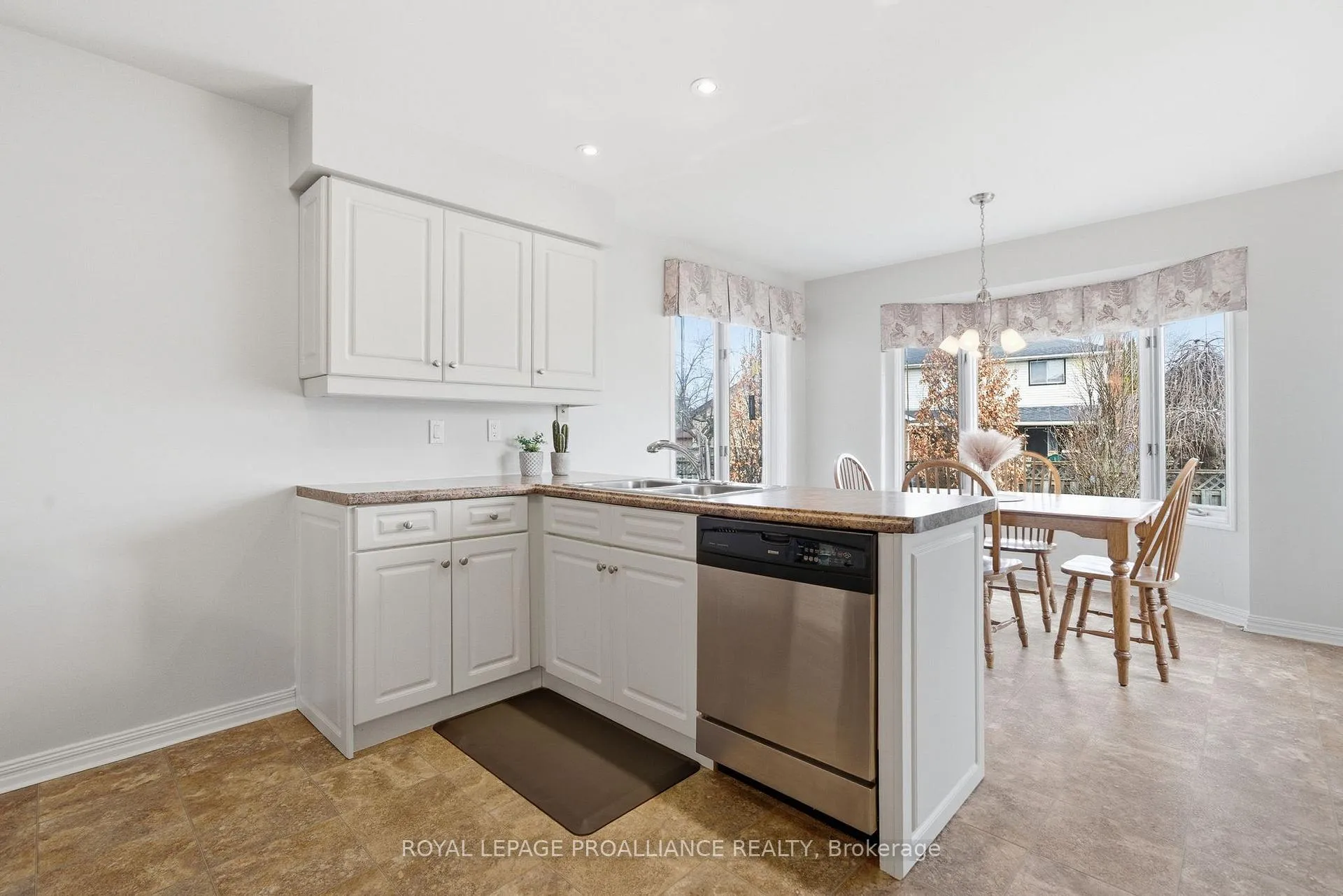 Photo 18 of 6 Thompson Court, Belleville, Belleville Ward — HOMEH