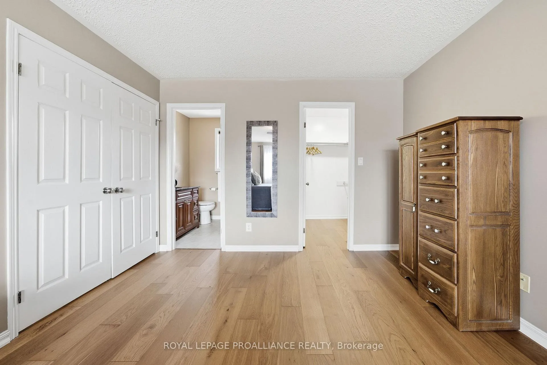 Photo 29 of 6 Thompson Court, Belleville, Belleville Ward — HOMEH