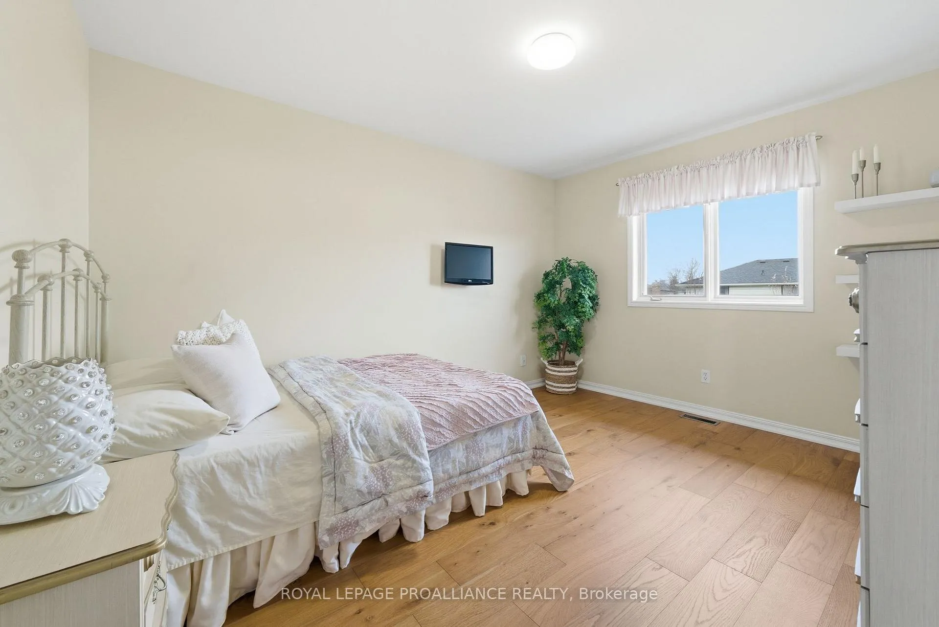 Photo 32 of 6 Thompson Court, Belleville, Belleville Ward — HOMEH