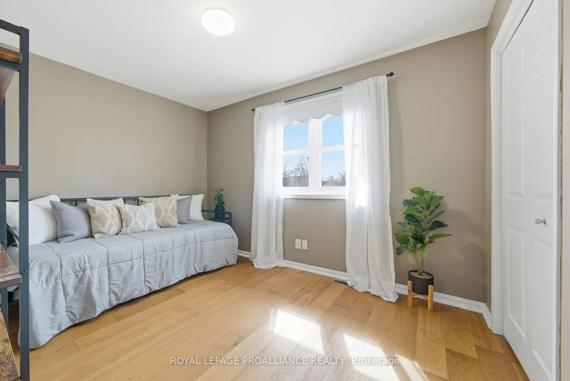 Photo 36 of 6 Thompson Court, Belleville, Belleville Ward — HOMEH