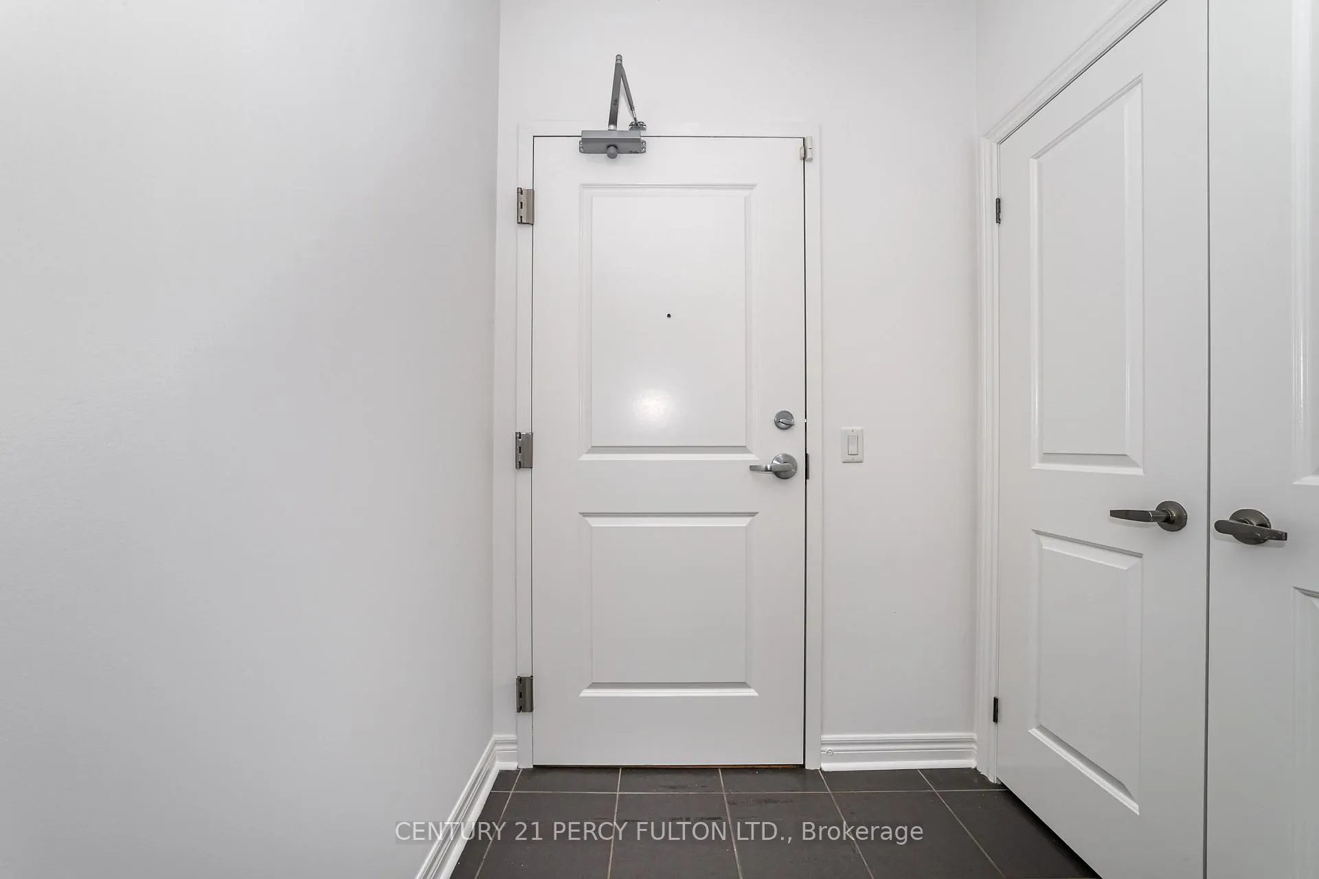 Photo 5 of Unit 406, 7768 Kennedy Road, Markham, Milliken Mills West — HOMEH