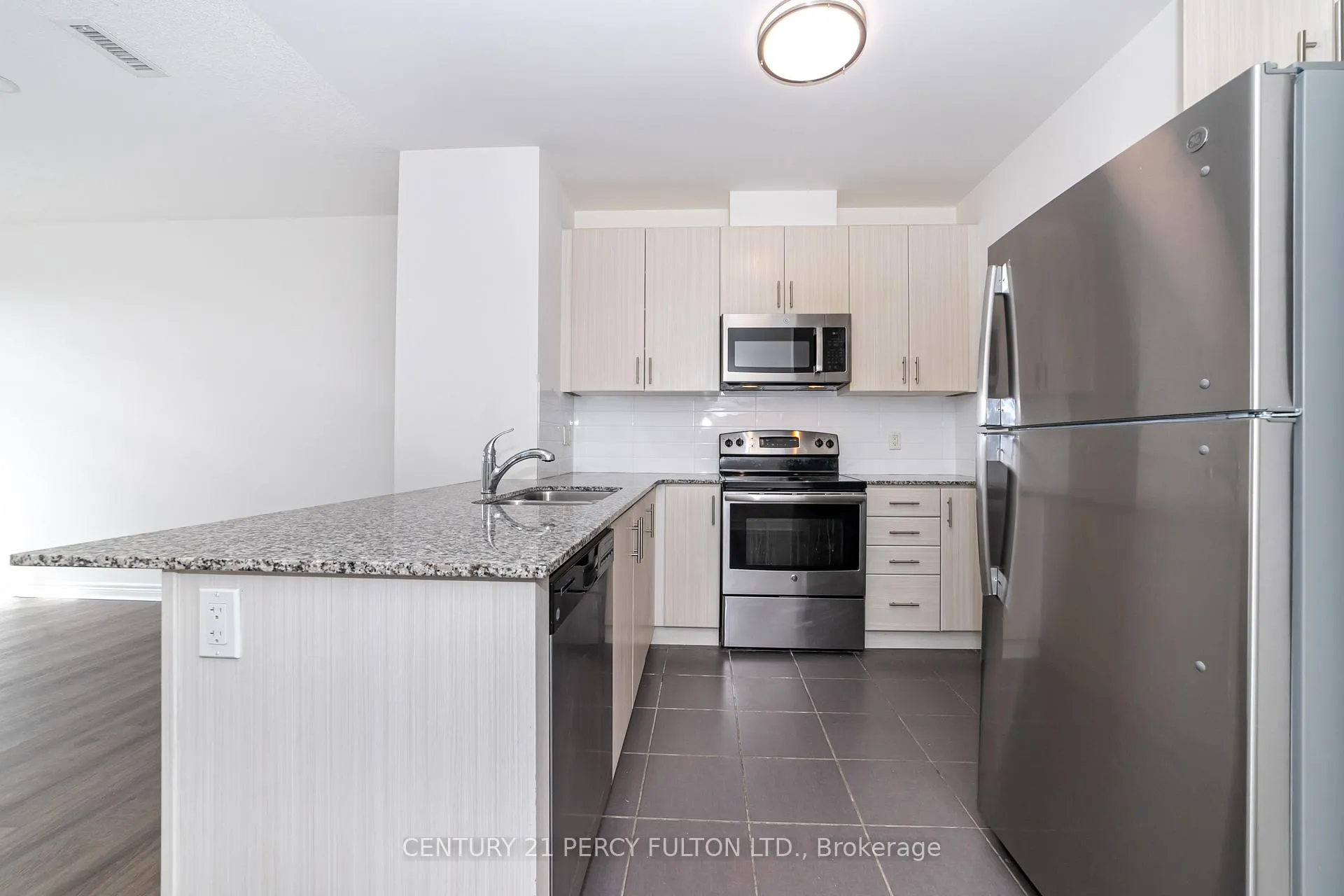 Photo 7 of Unit 406, 7768 Kennedy Road, Markham, Milliken Mills West — HOMEH