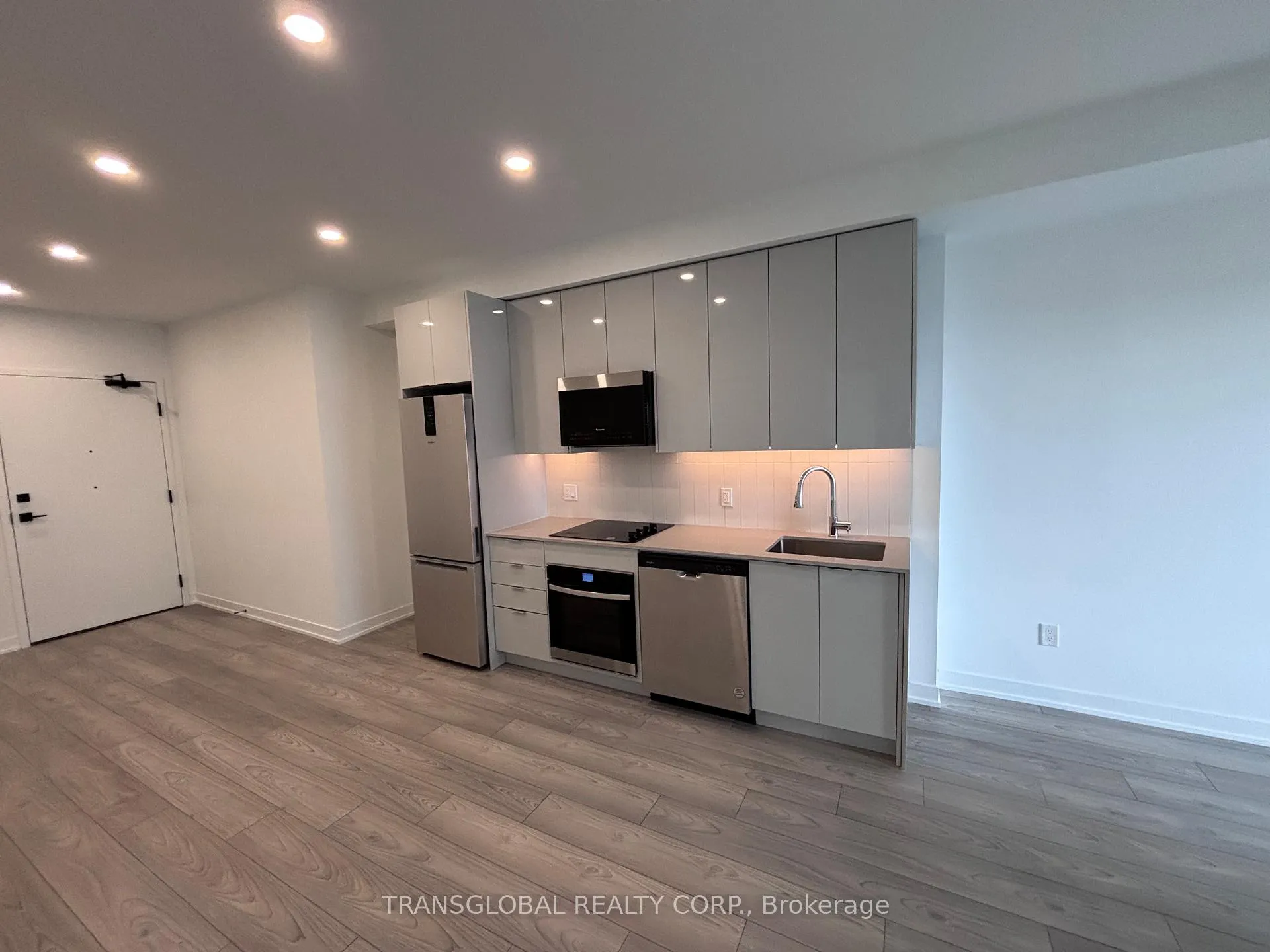 Photo 2 of 474 Caldari Road, Vaughan, Concord — HOMEH