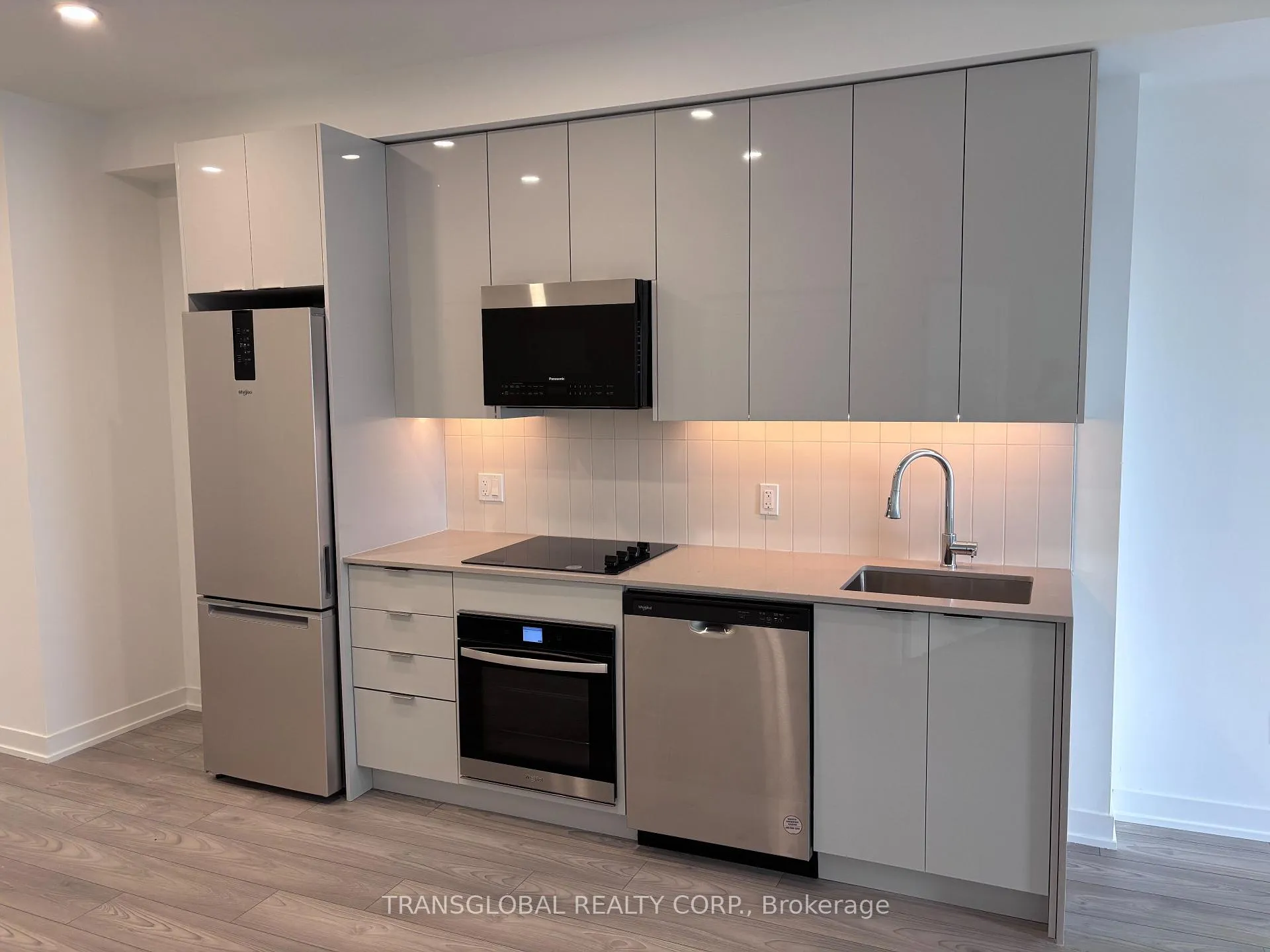 Photo 3 of 474 Caldari Road, Vaughan, Concord — HOMEH