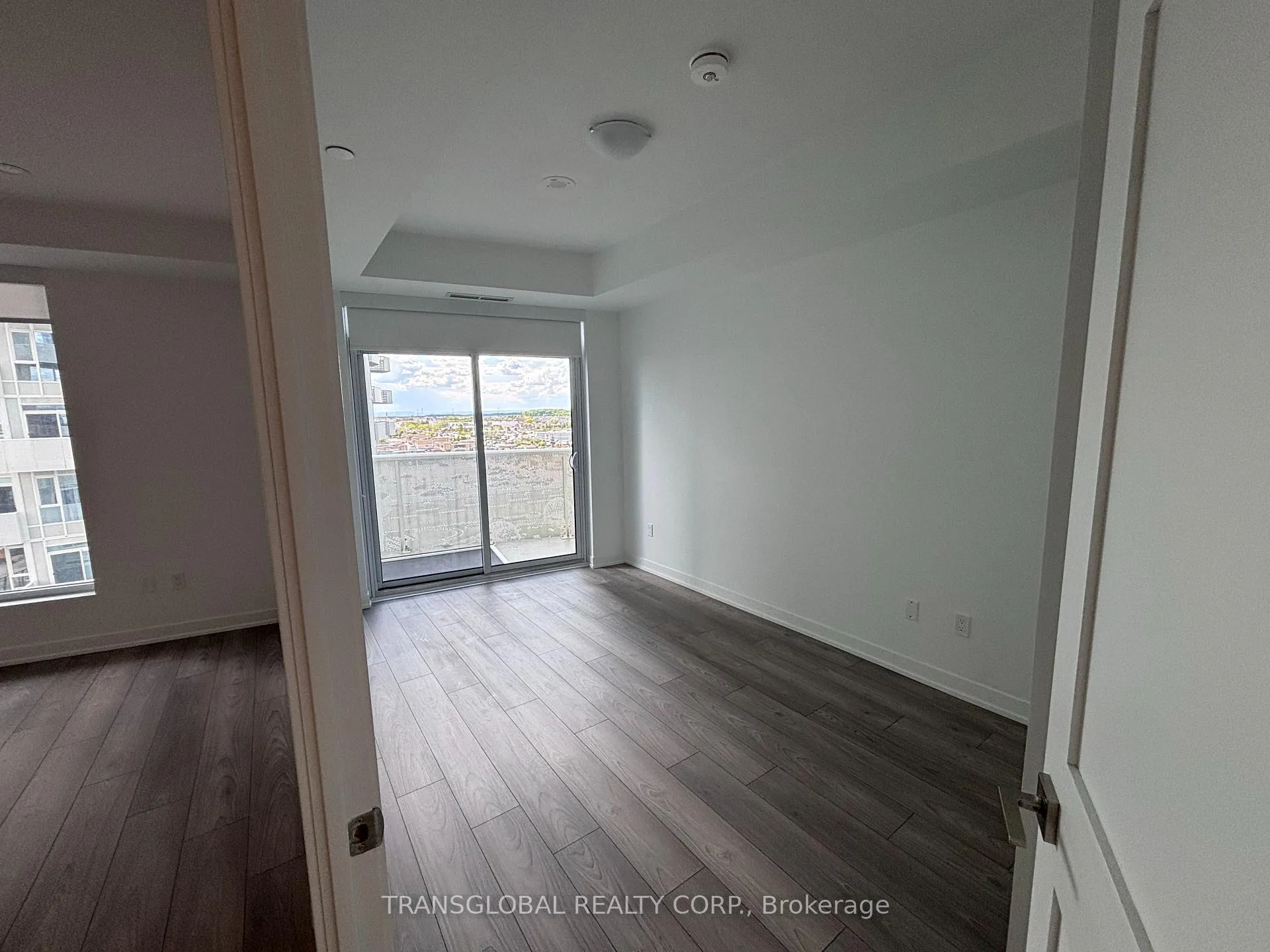 Photo 4 of 474 Caldari Road, Vaughan, Concord — HOMEH