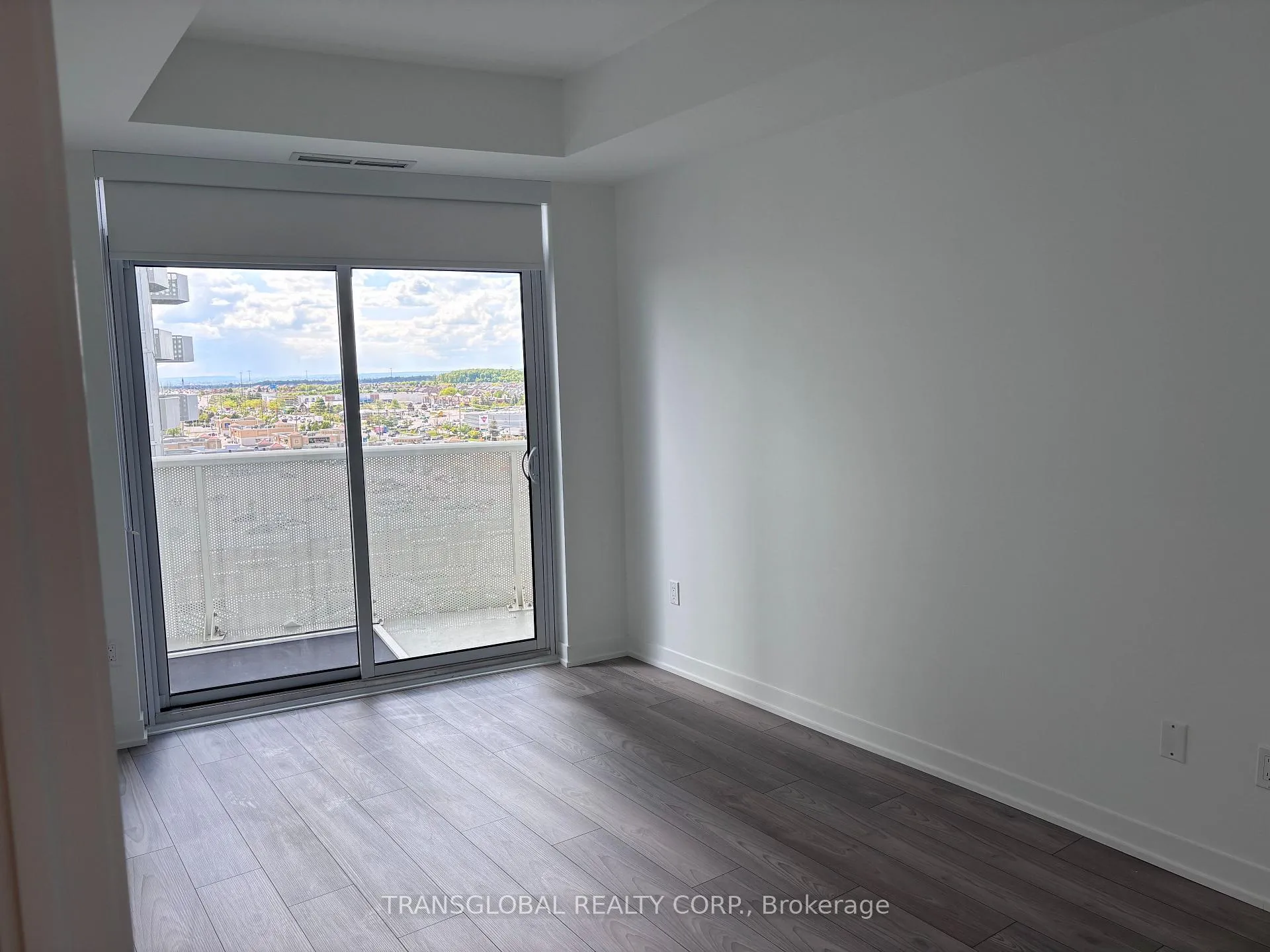 Photo 5 of 474 Caldari Road, Vaughan, Concord — HOMEH