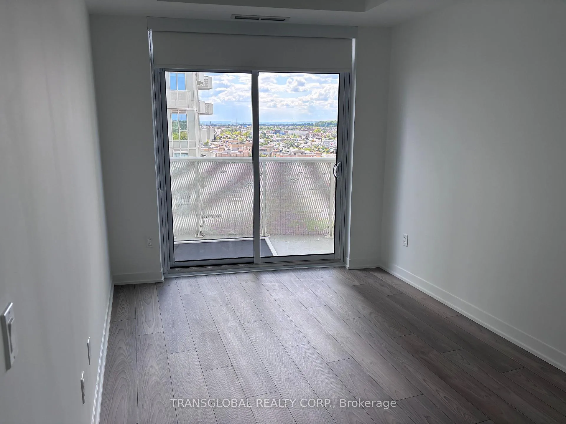 Photo 6 of 474 Caldari Road, Vaughan, Concord — HOMEH