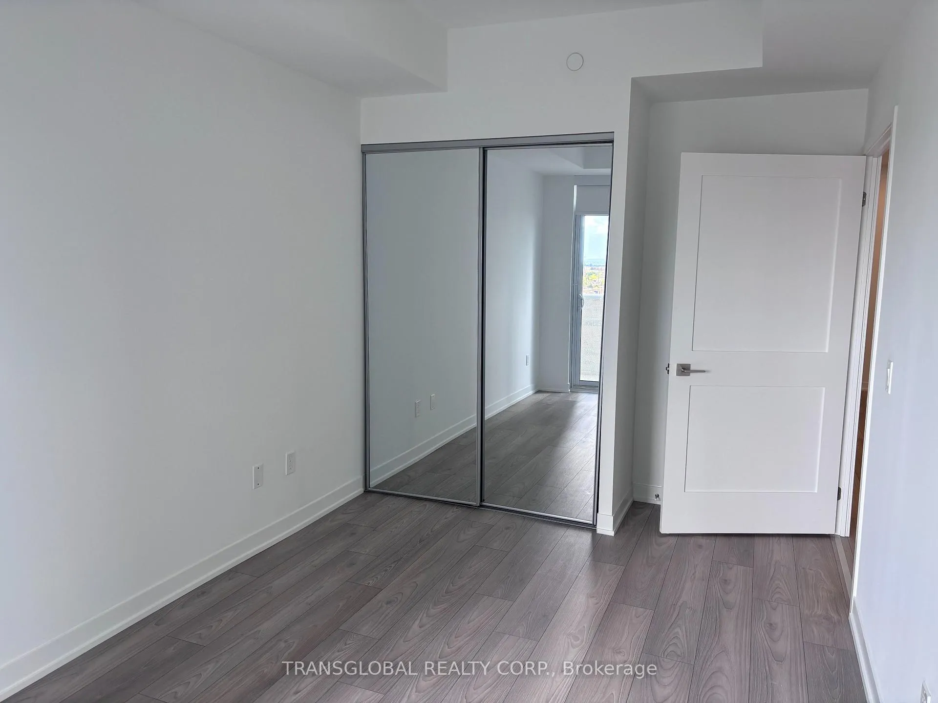 Photo 7 of 474 Caldari Road, Vaughan, Concord — HOMEH
