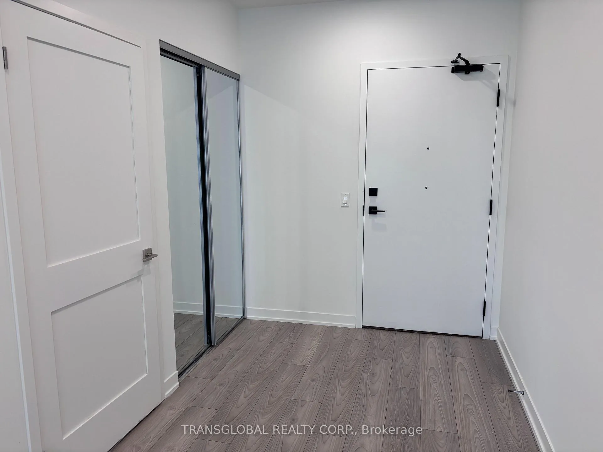 Photo 10 of 474 Caldari Road, Vaughan, Concord — HOMEH