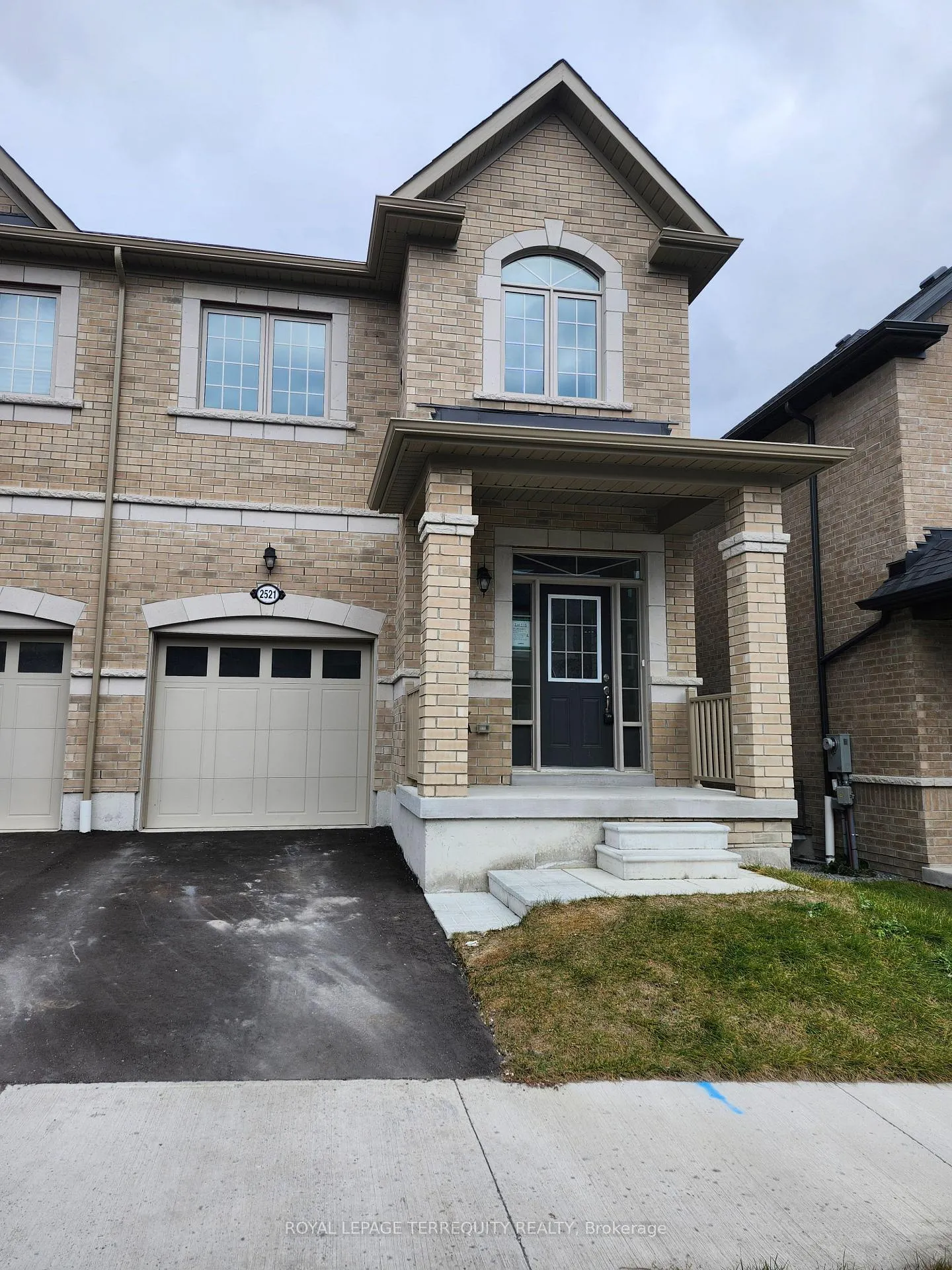 Photo 2 of 2521 Athena Path, Pickering, Rural Pickering — HOMEH