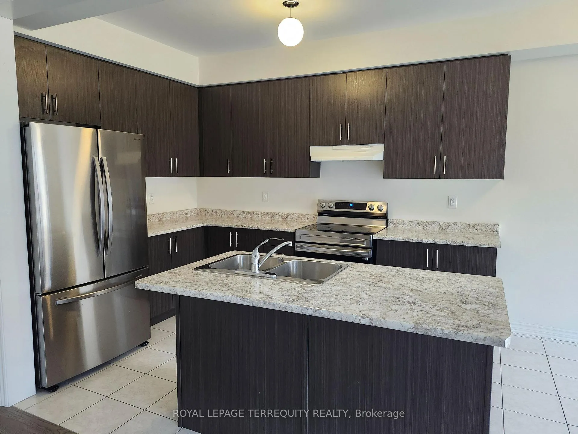 Photo 6 of 2521 Athena Path, Pickering, Rural Pickering — HOMEH