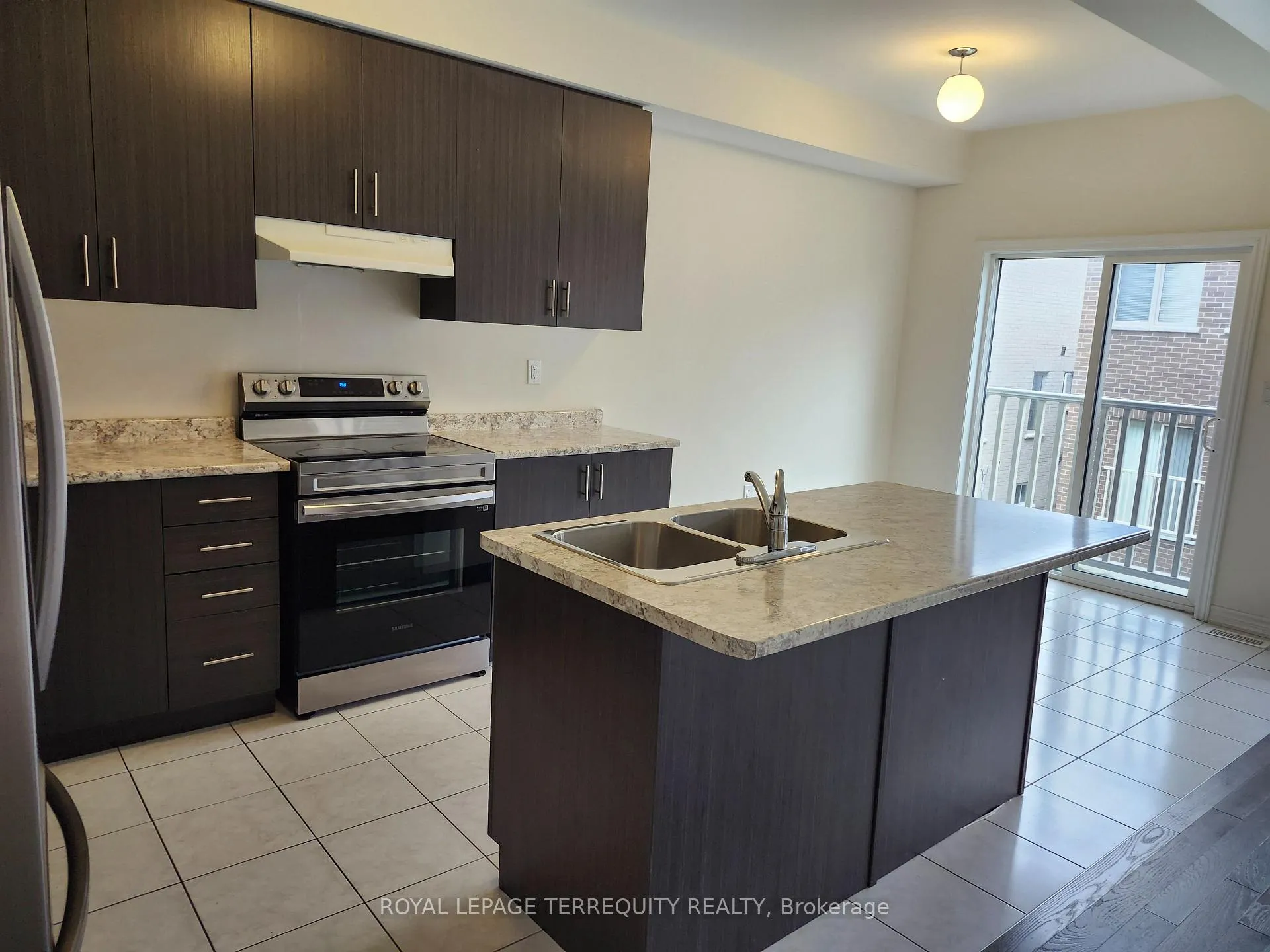 Photo 8 of 2521 Athena Path, Pickering, Rural Pickering — HOMEH