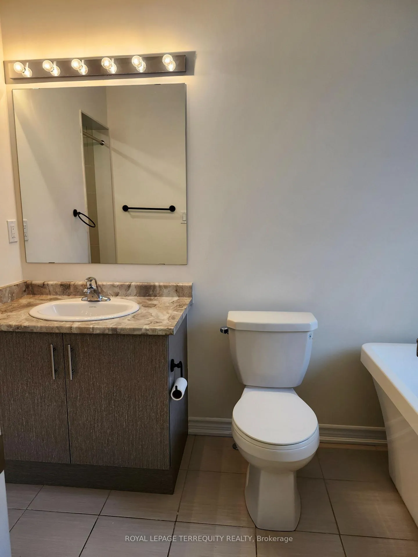 Photo 23 of 2521 Athena Path, Pickering, Rural Pickering — HOMEH