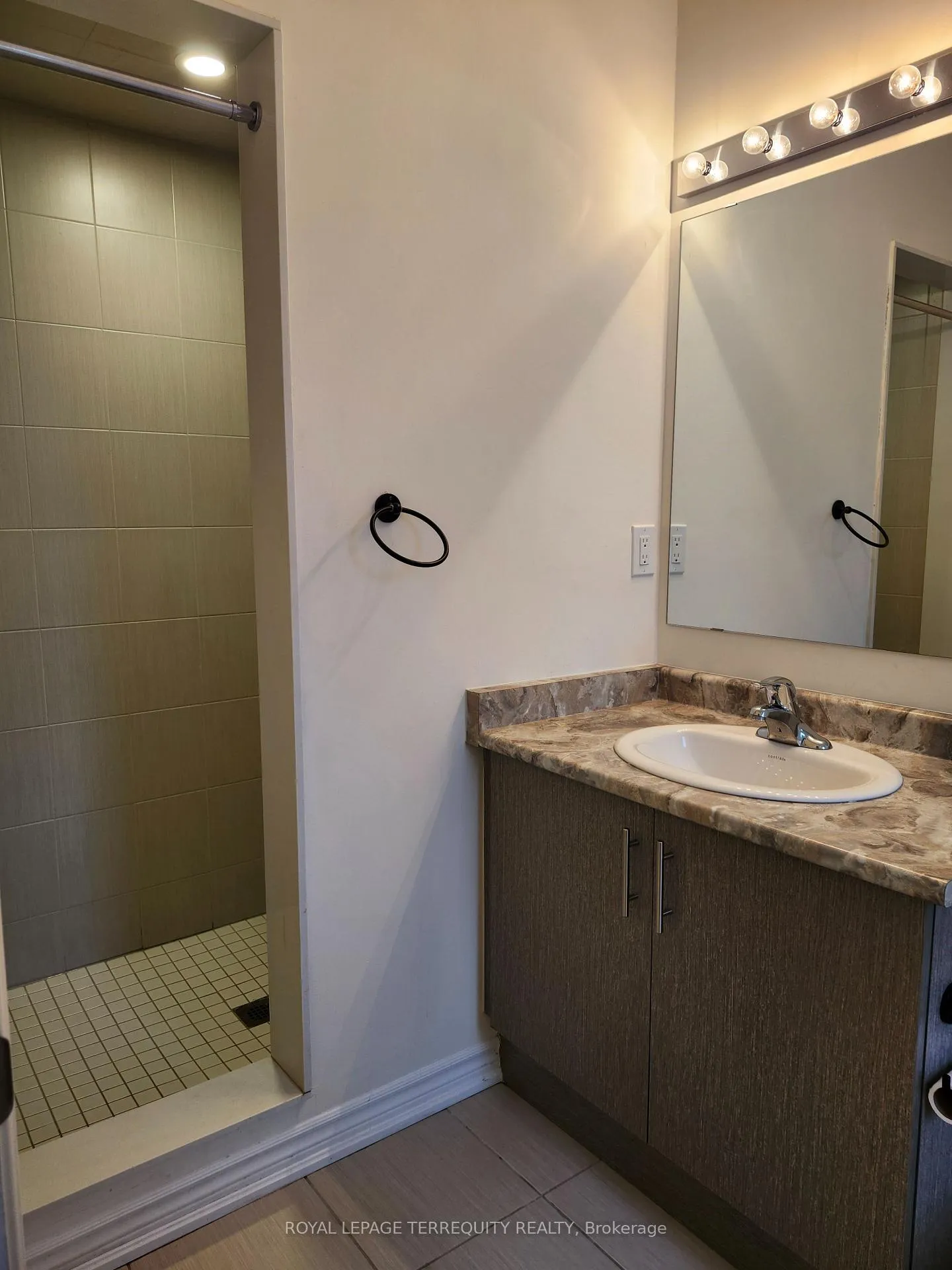 Photo 24 of 2521 Athena Path, Pickering, Rural Pickering — HOMEH