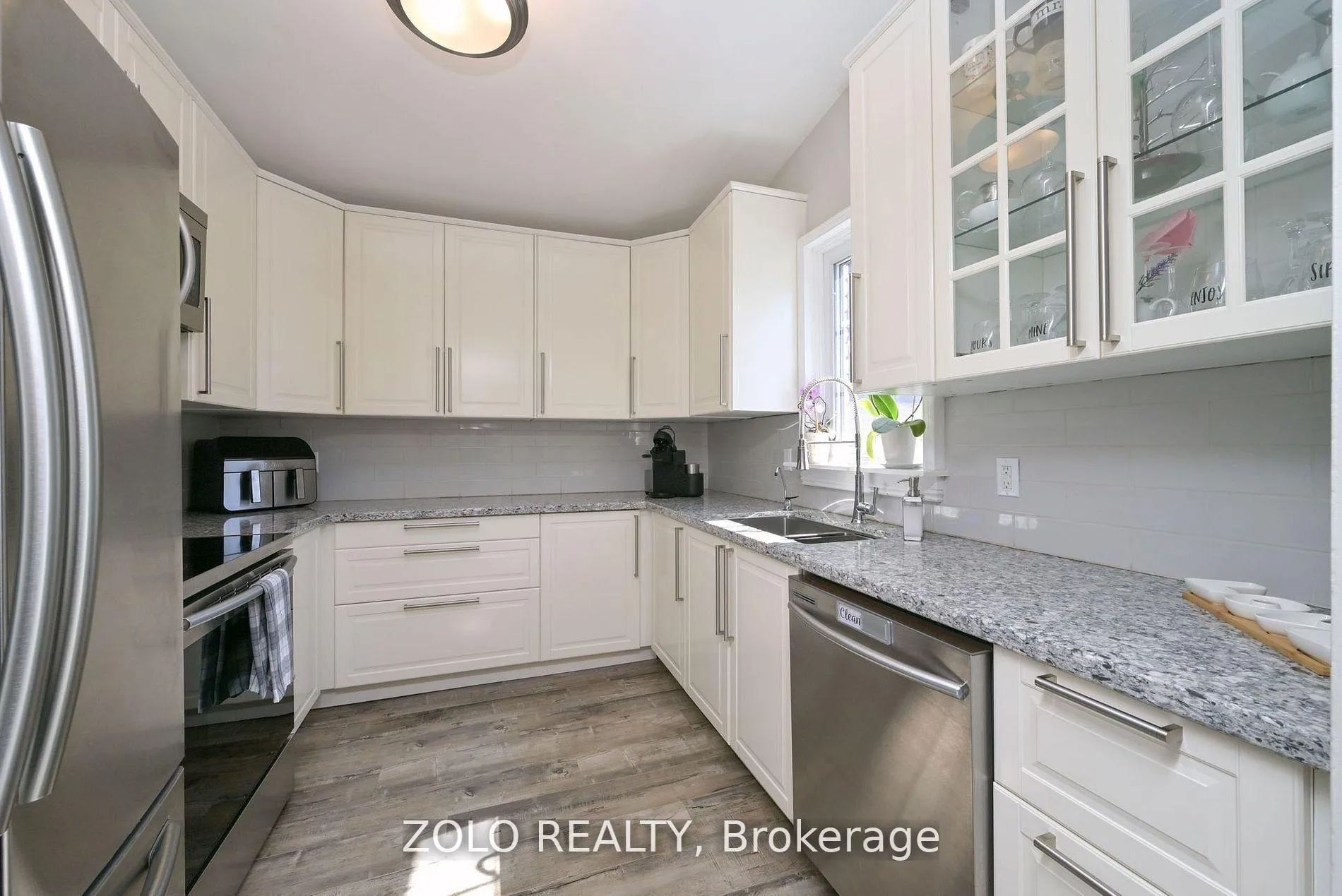 Photo 7 of 28 Broadmoor Avenue, Barrie, Allandale Heights — HOMEH