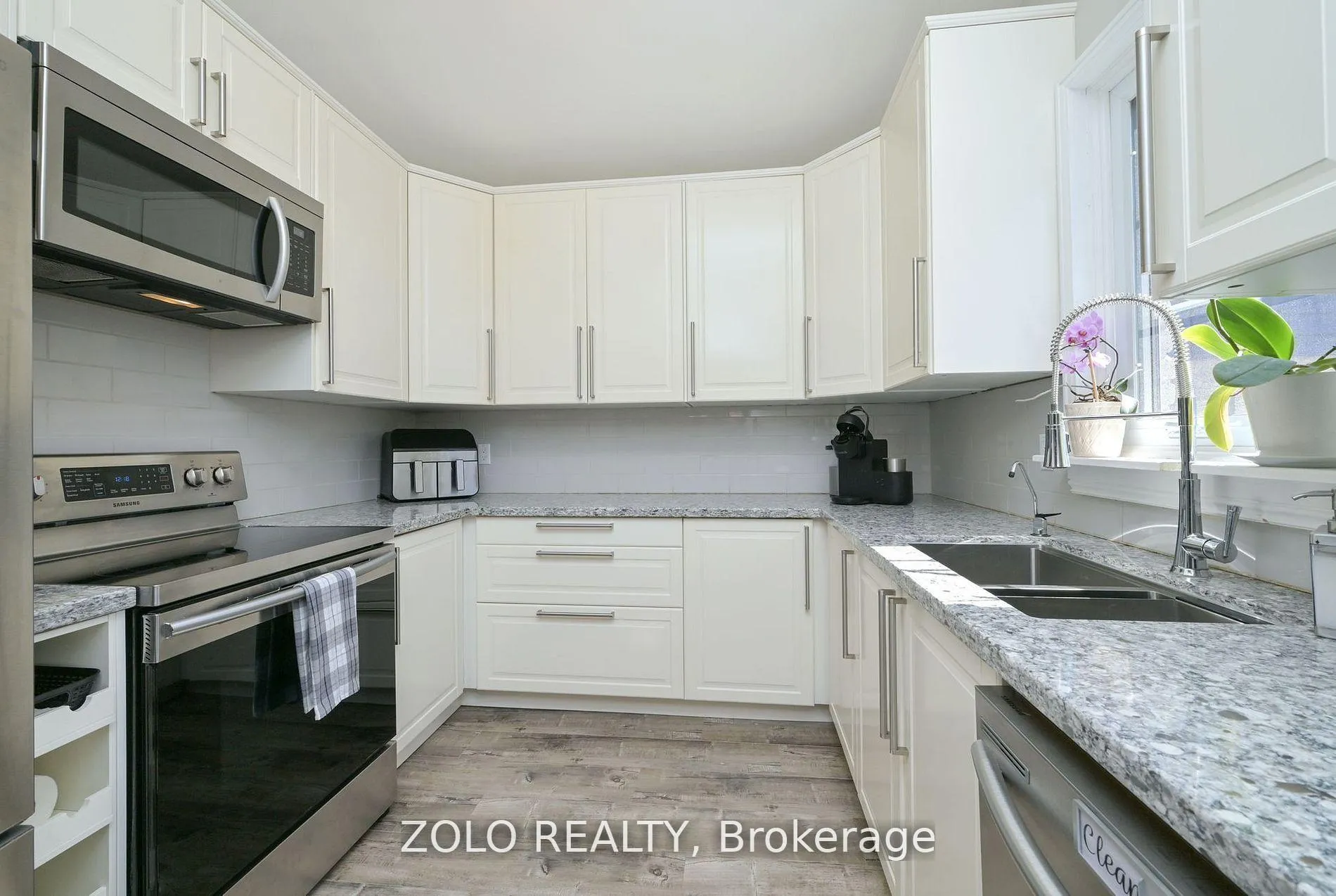 Photo 8 of 28 Broadmoor Avenue, Barrie, Allandale Heights — HOMEH