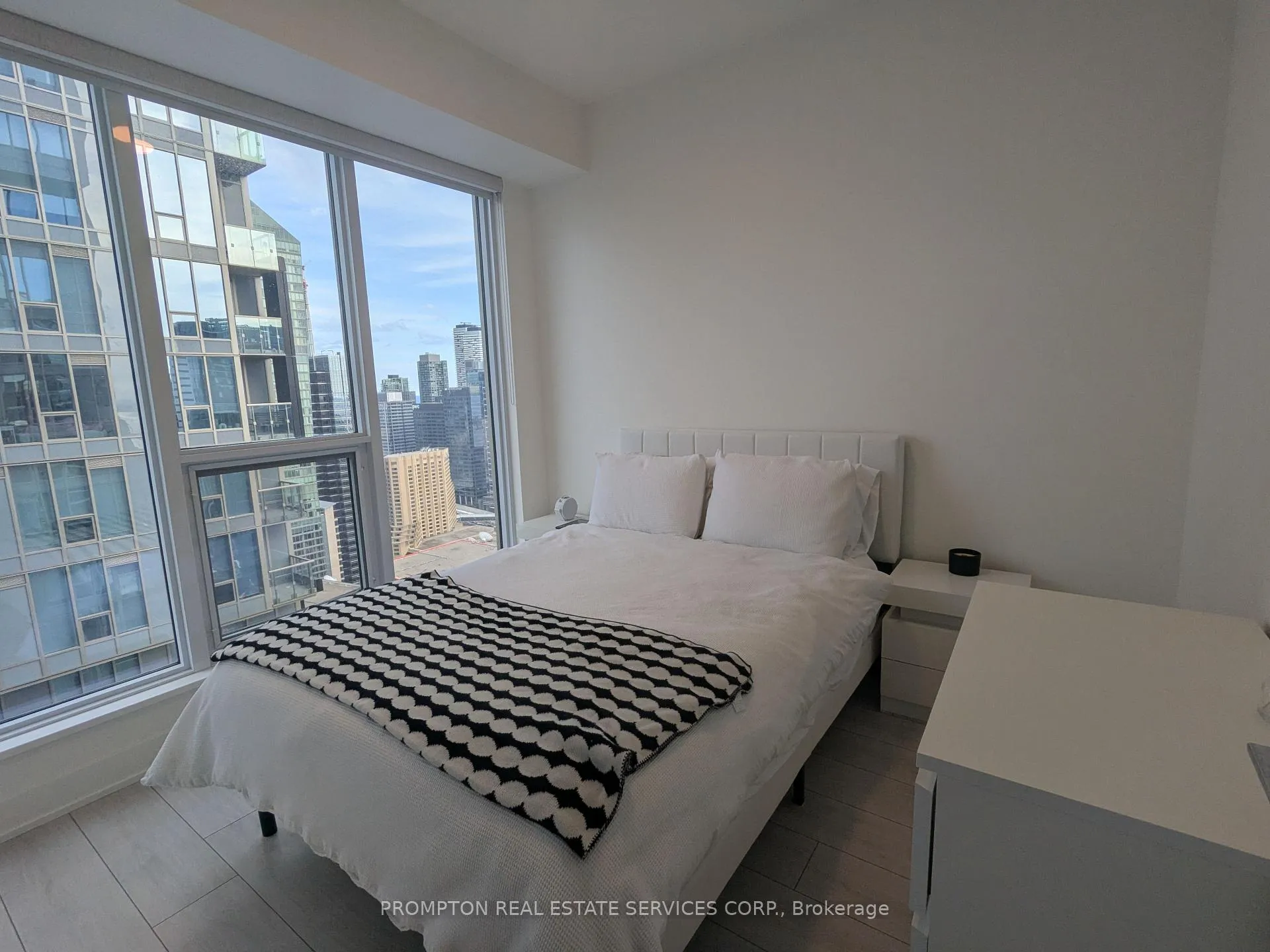 Photo 5 of Unit 3813, 35 Mercer Street, Toronto, Waterfront Communities — HOMEH