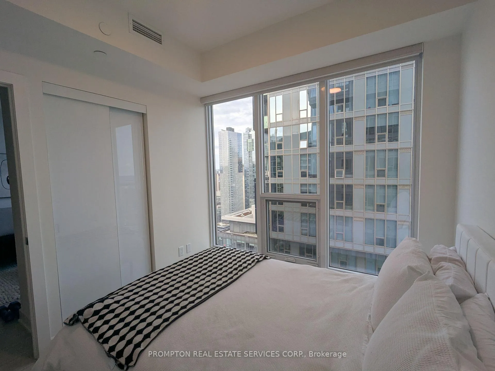 Photo 6 of Unit 3813, 35 Mercer Street, Toronto, Waterfront Communities — HOMEH